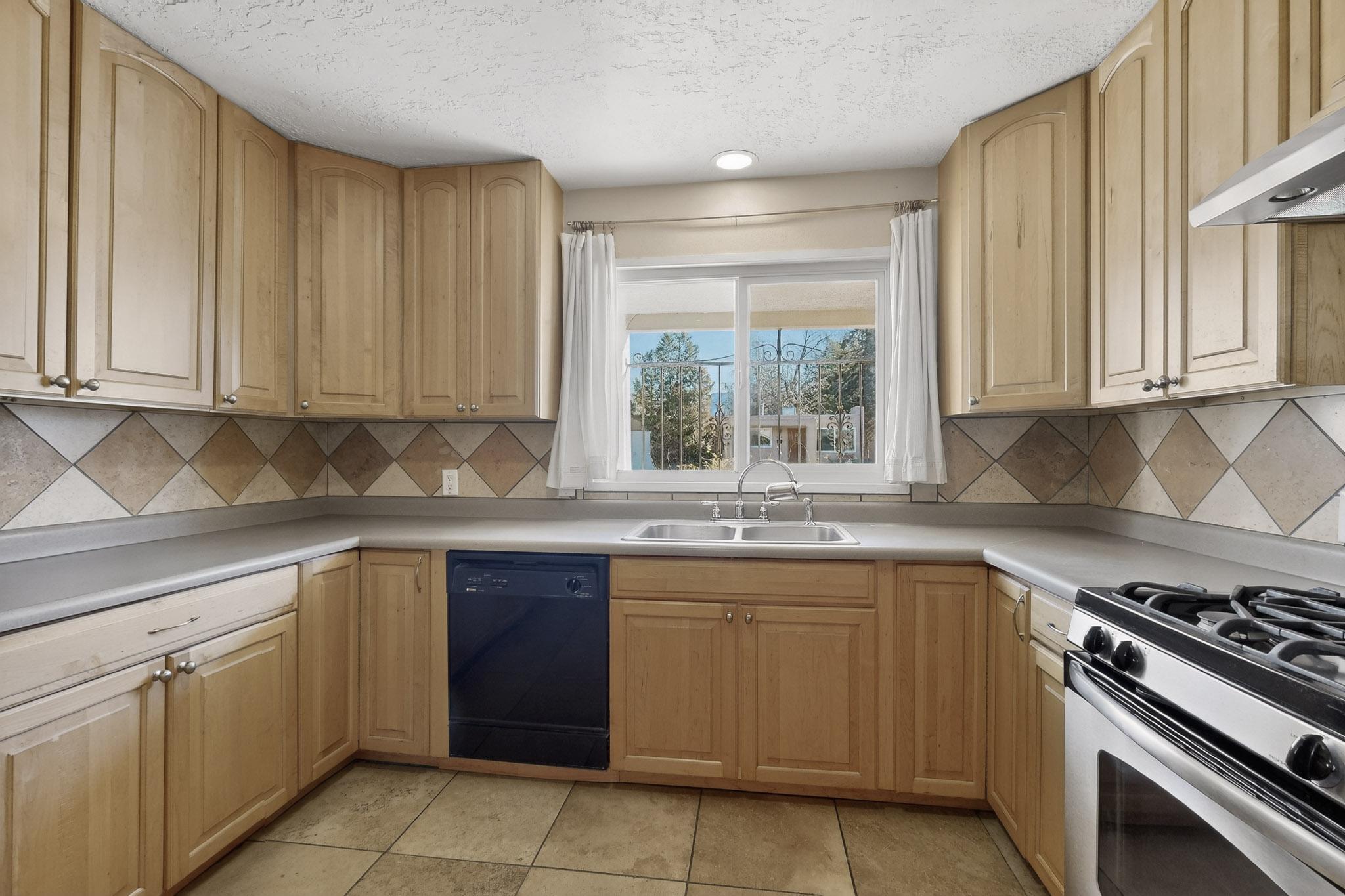 3205 Valencia Drive NE