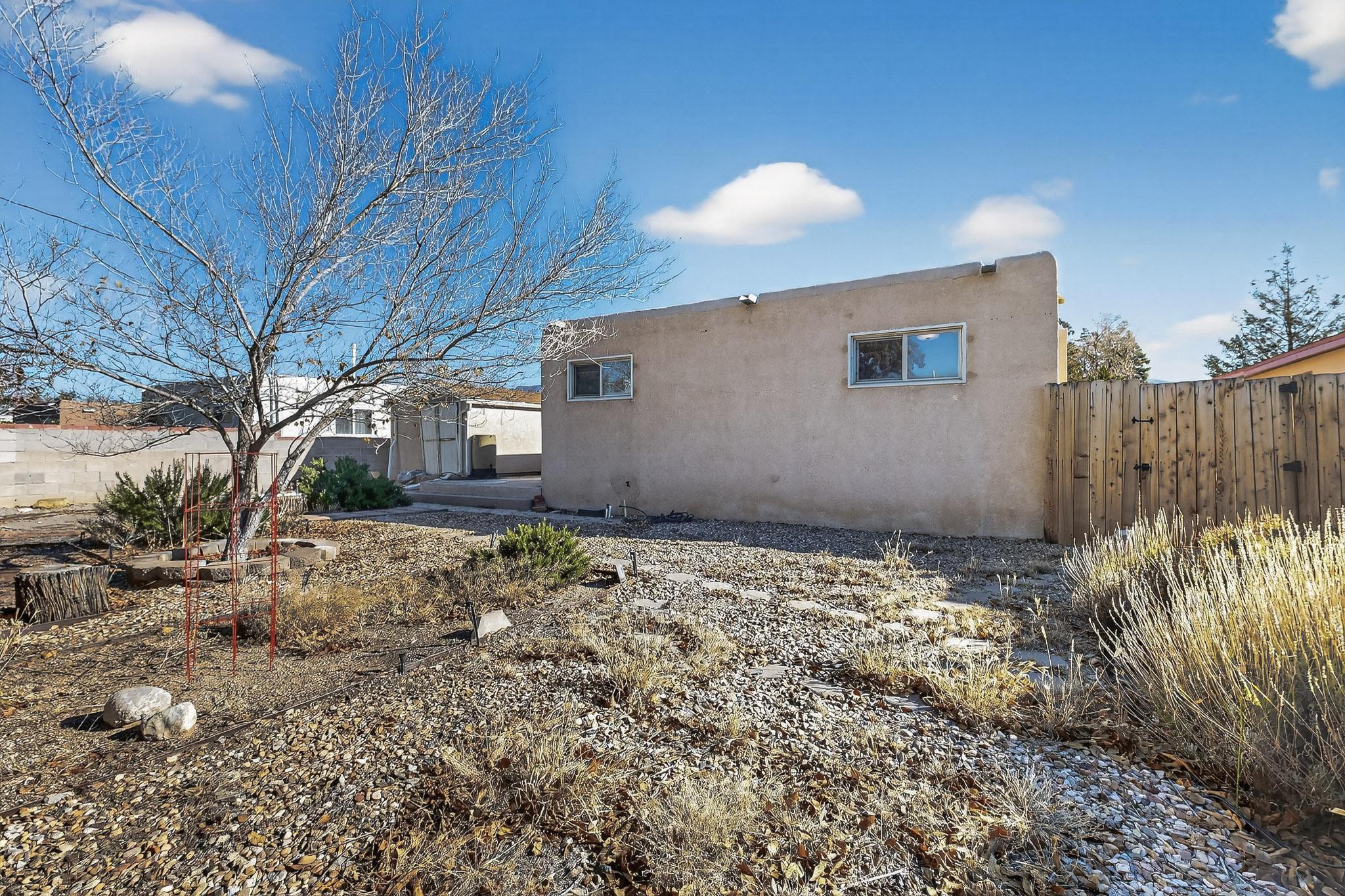 3205 Valencia Drive NE