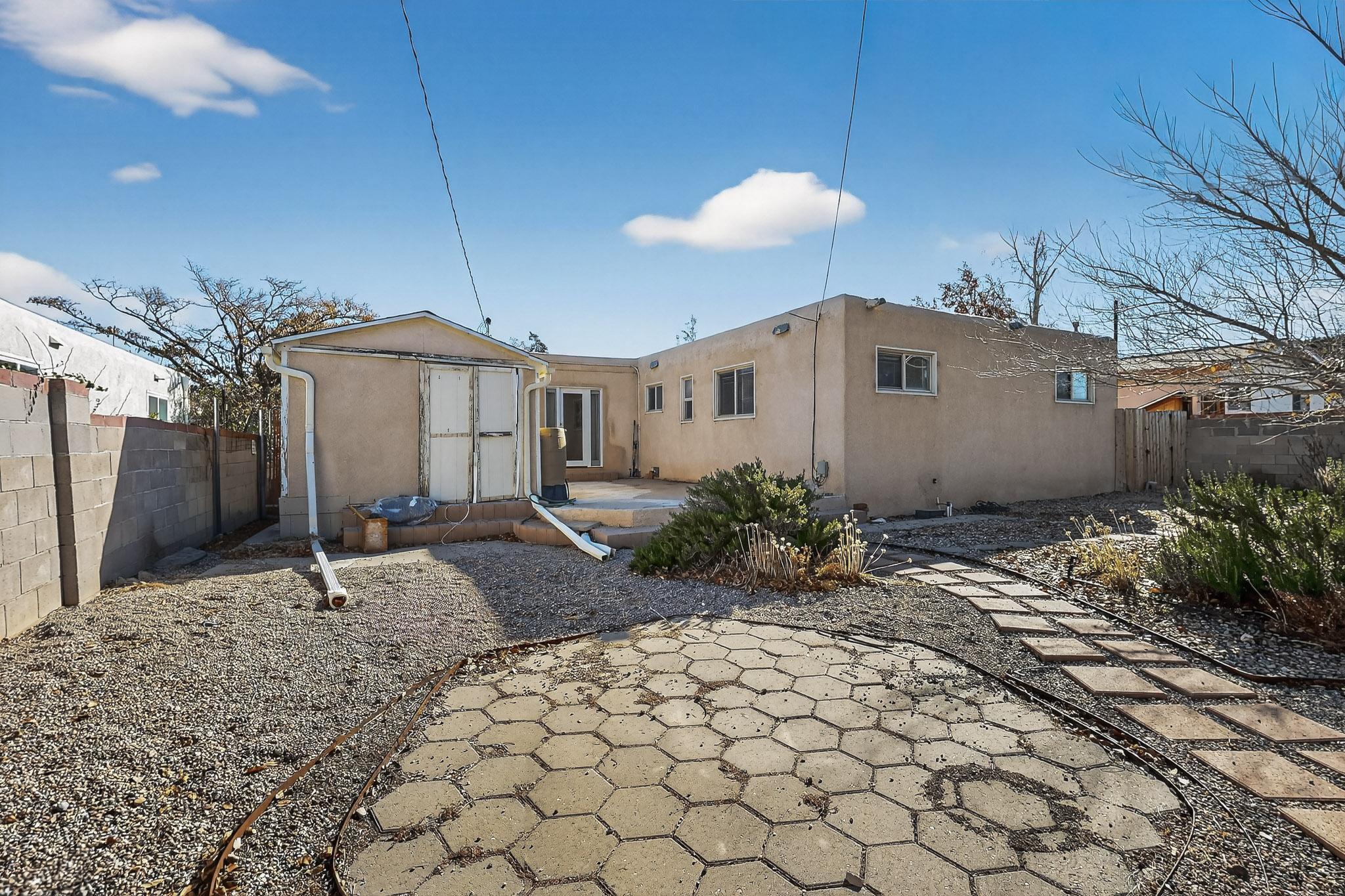 3205 Valencia Drive NE