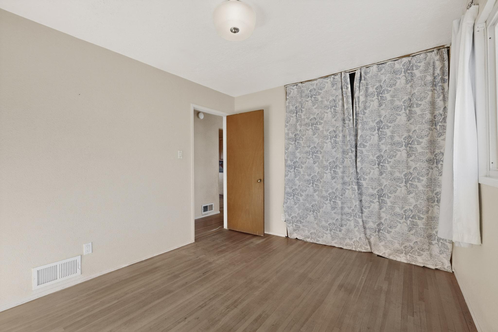 3205 Valencia Drive NE