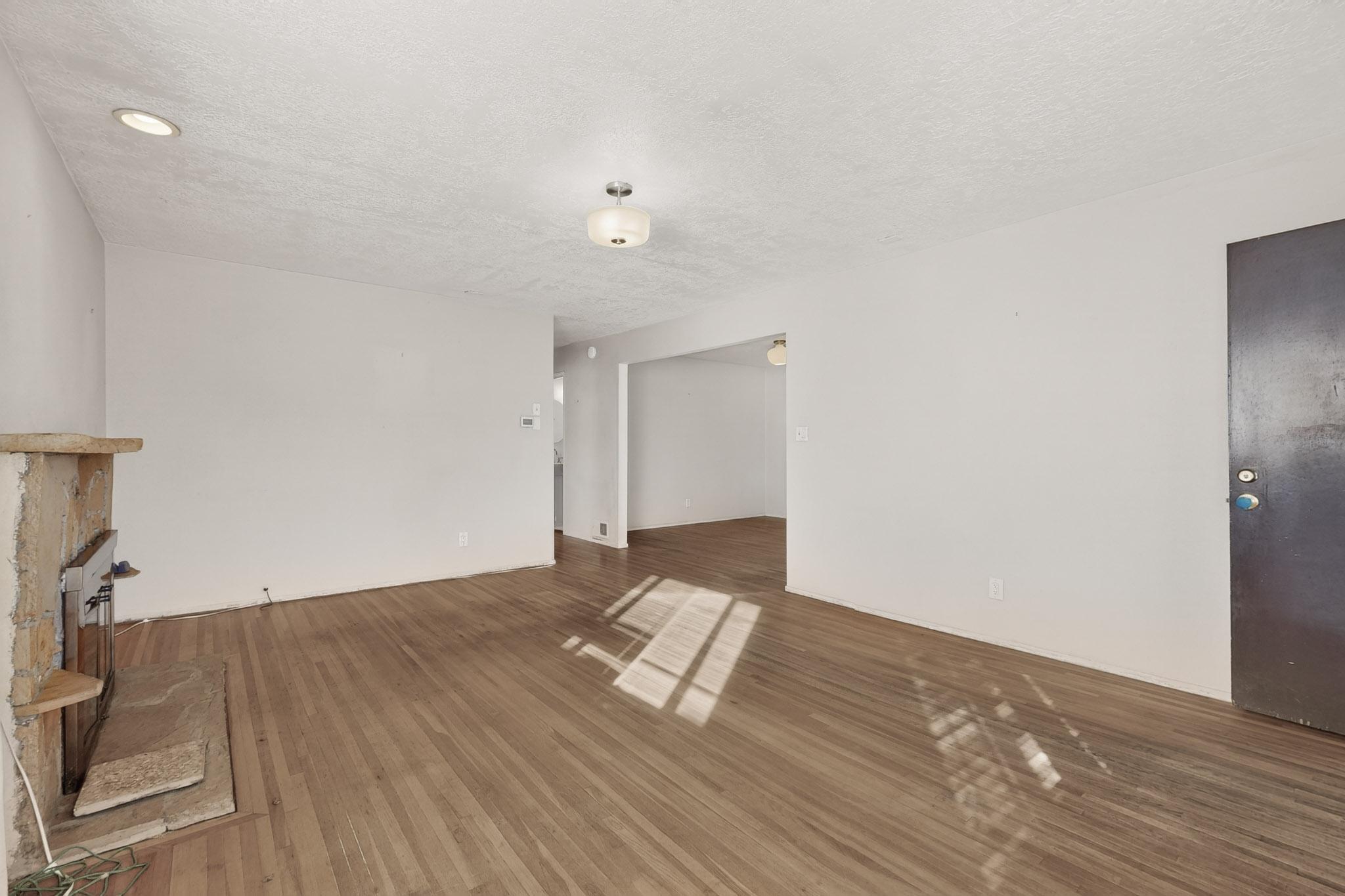 3205 Valencia Drive NE