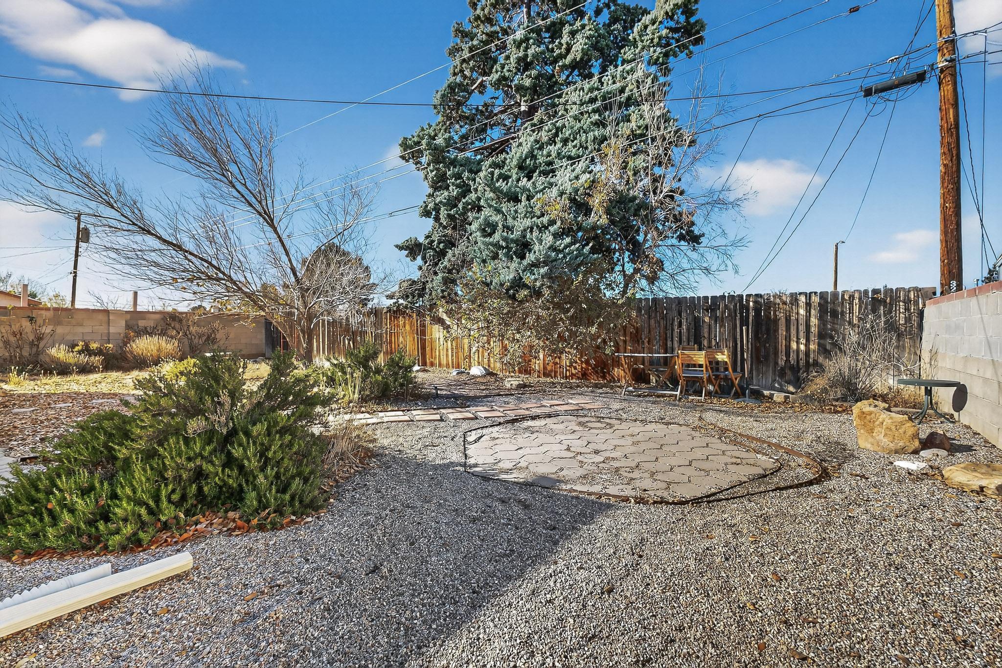 3205 Valencia Drive NE