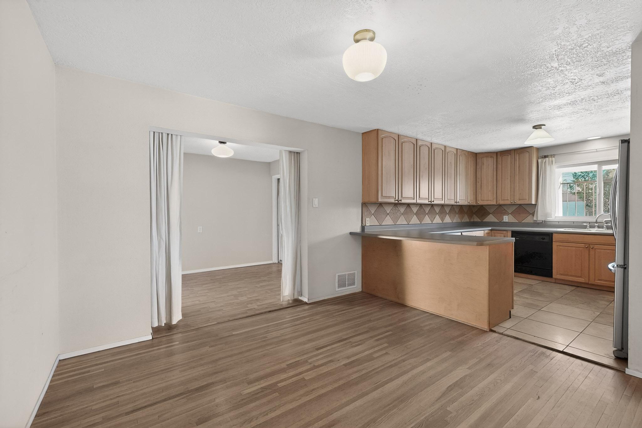 3205 Valencia Drive NE