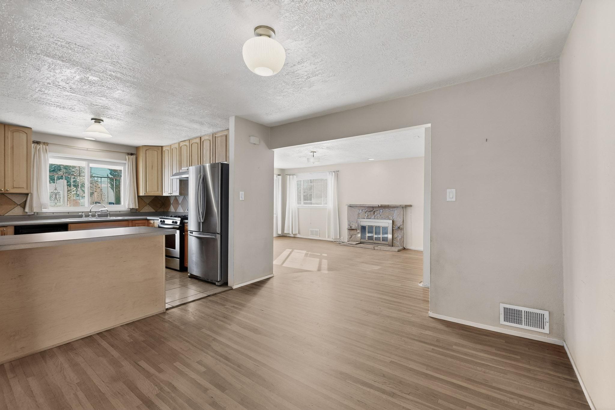 3205 Valencia Drive NE