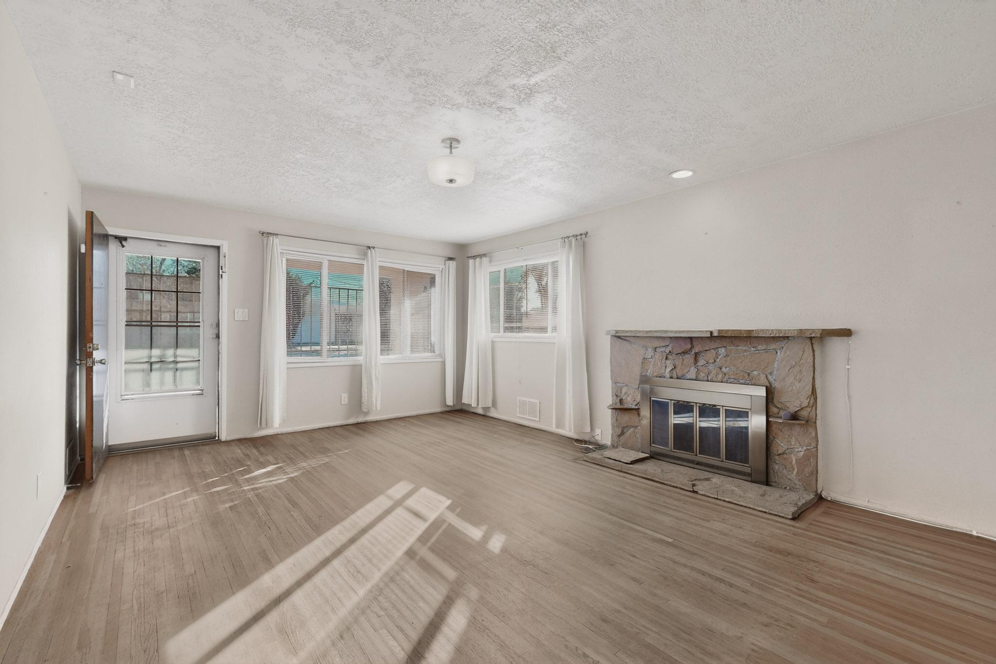 3205 Valencia Drive NE