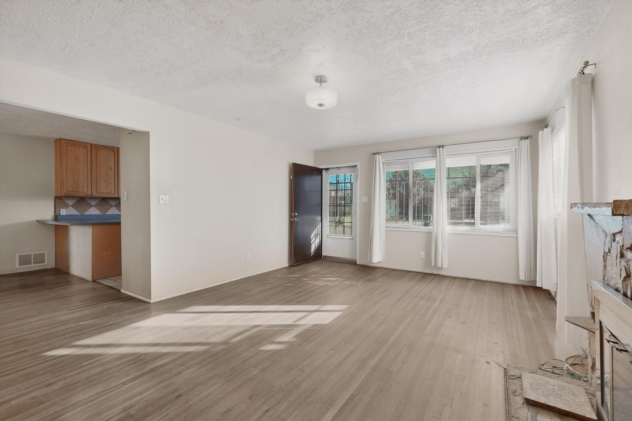 3205 Valencia Drive NE