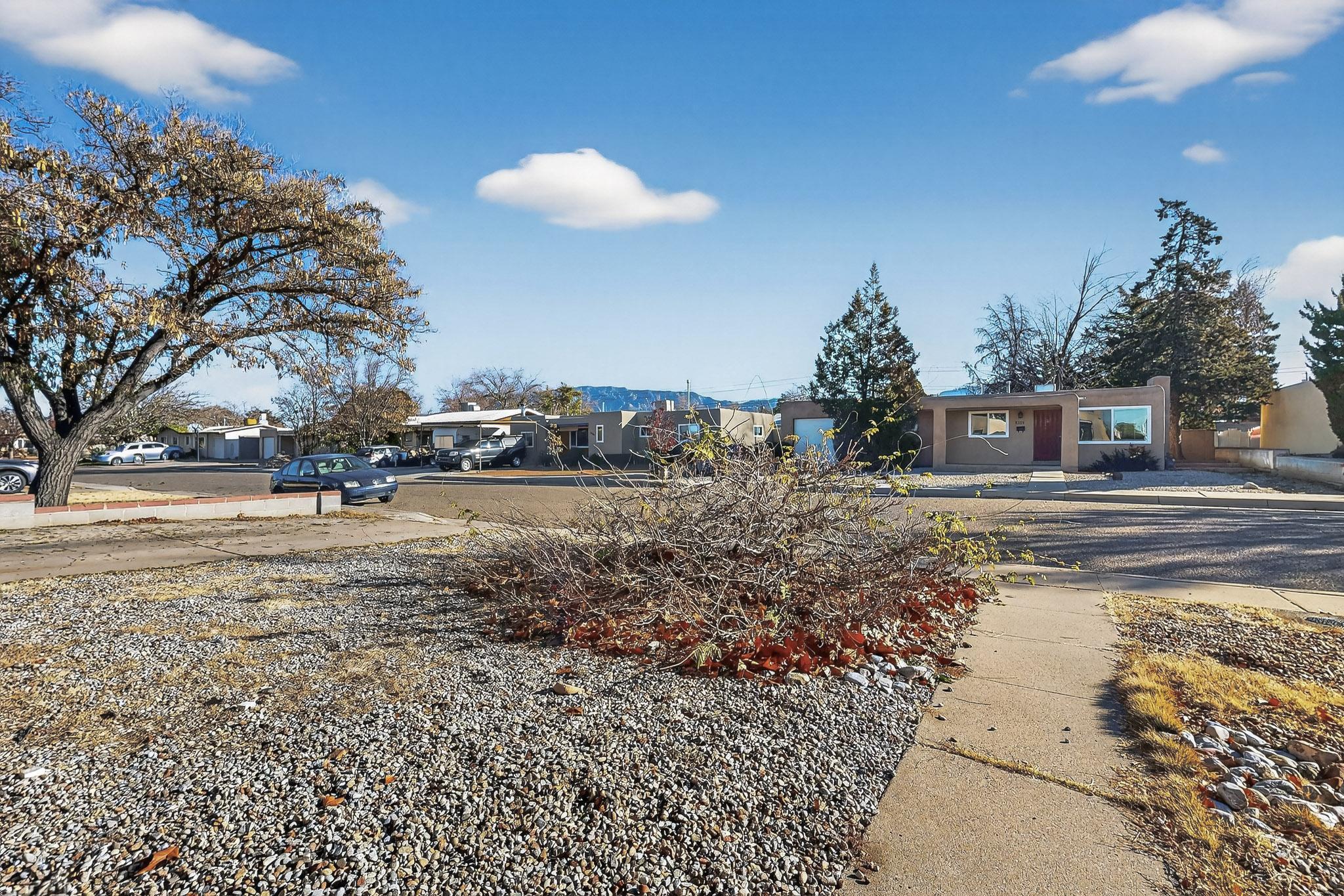 3205 Valencia Drive NE