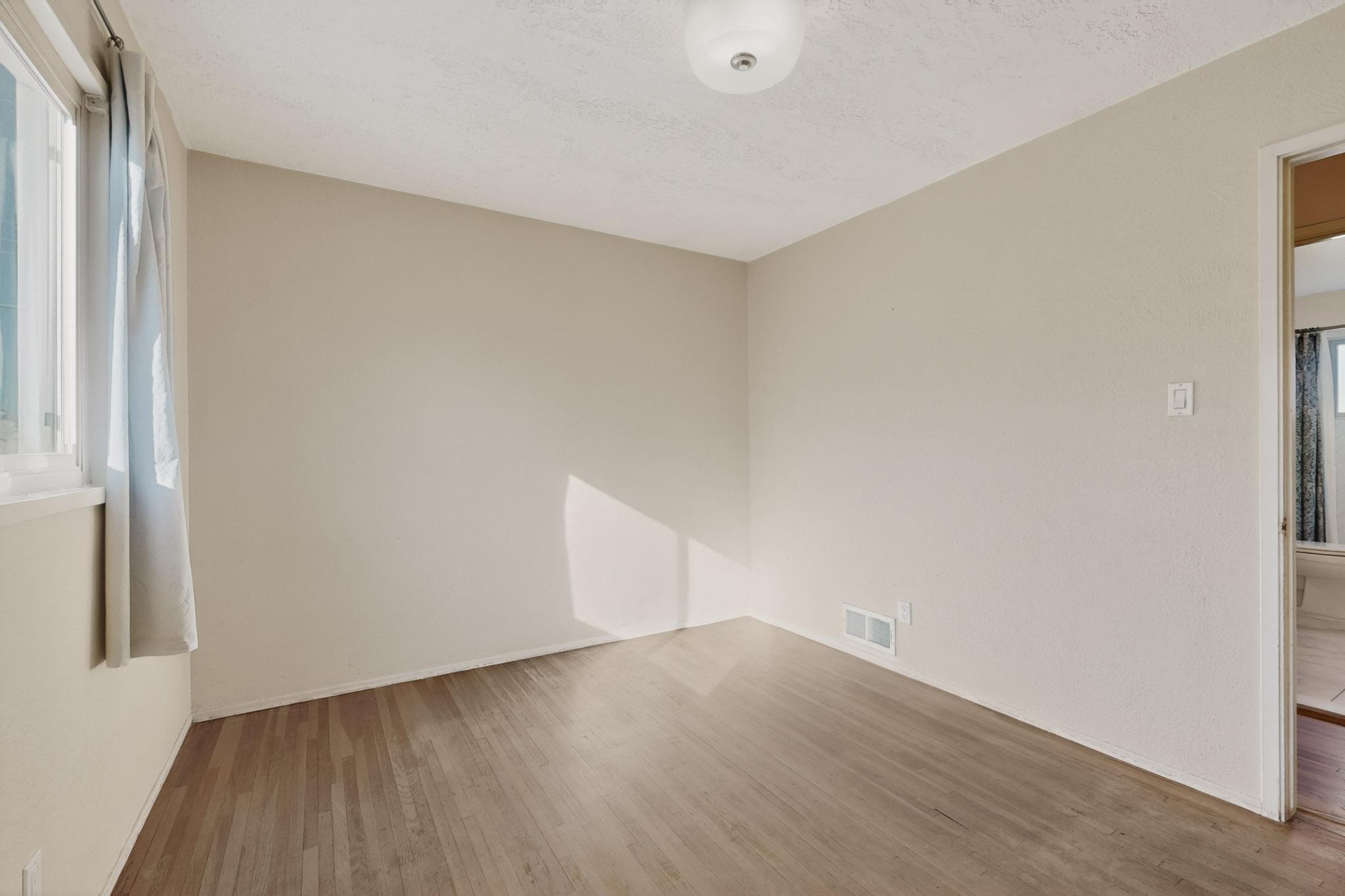 3205 Valencia Drive NE