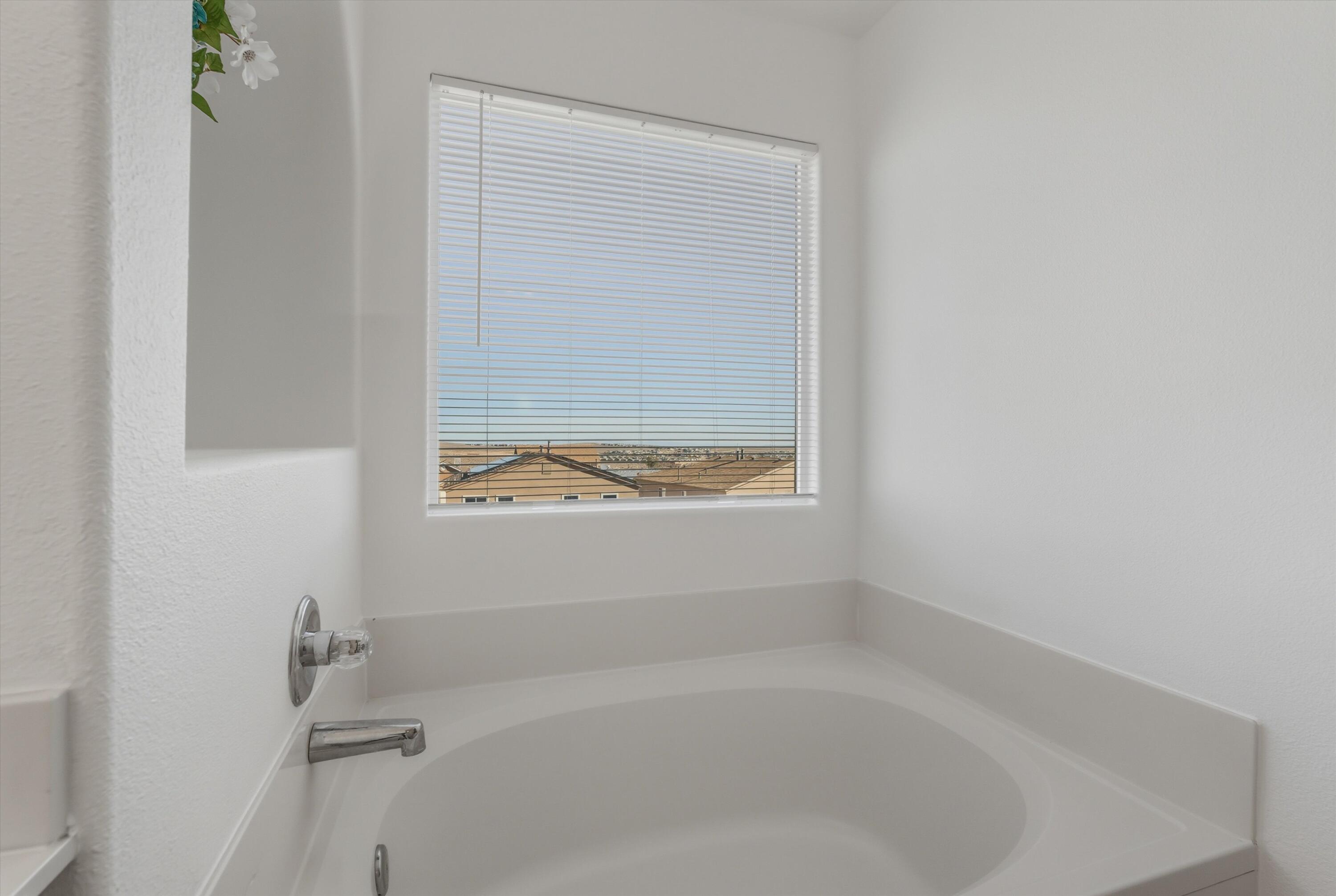 1729 Sierra Norte Loop NE