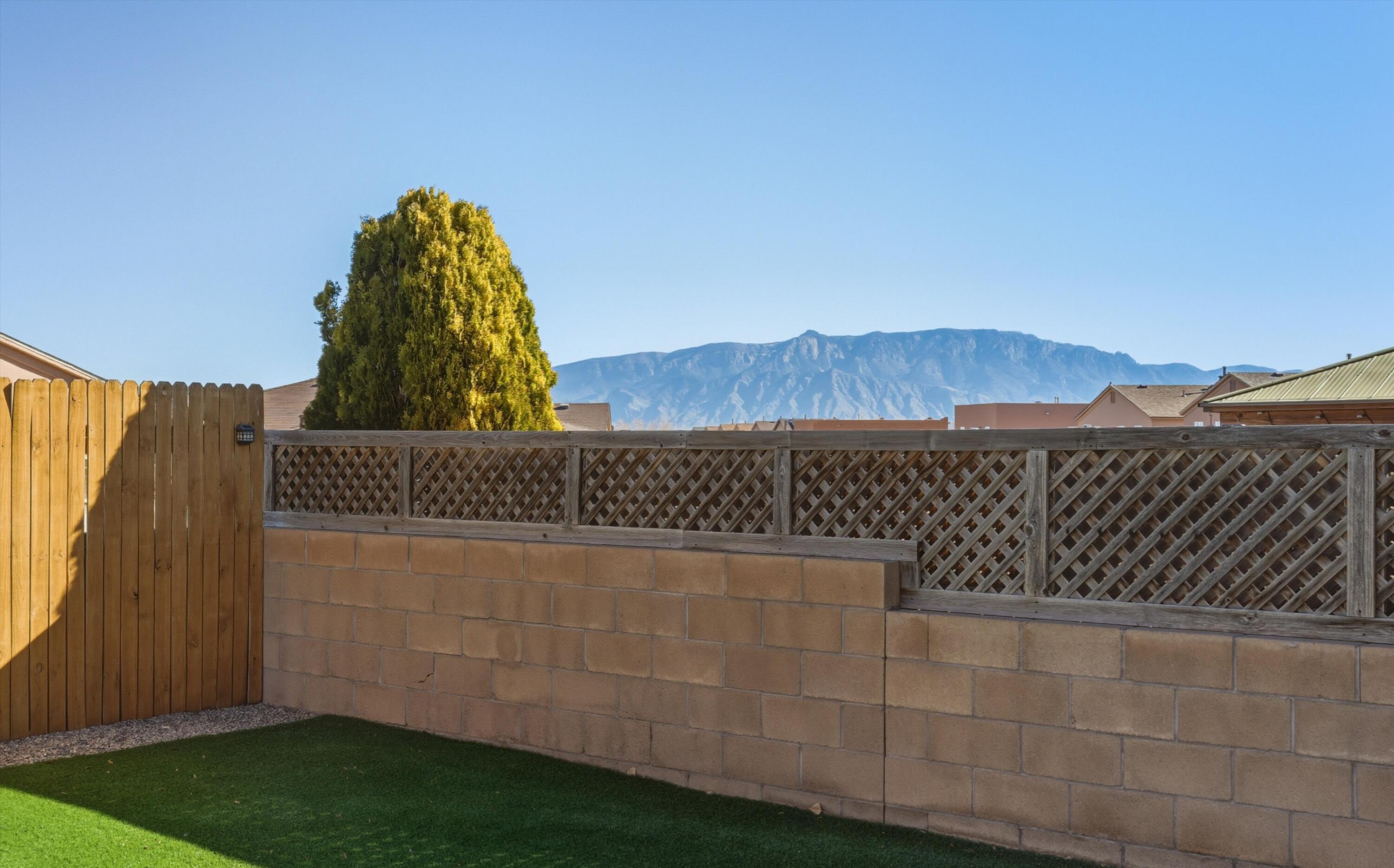 1729 Sierra Norte Loop NE