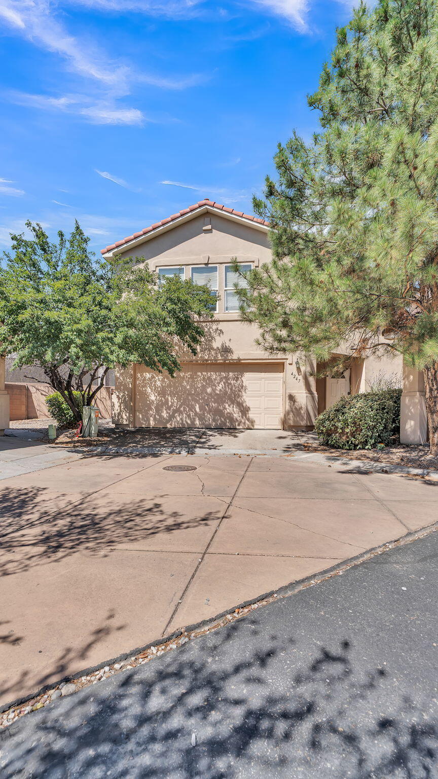 4247 Altura Vista Lane NE