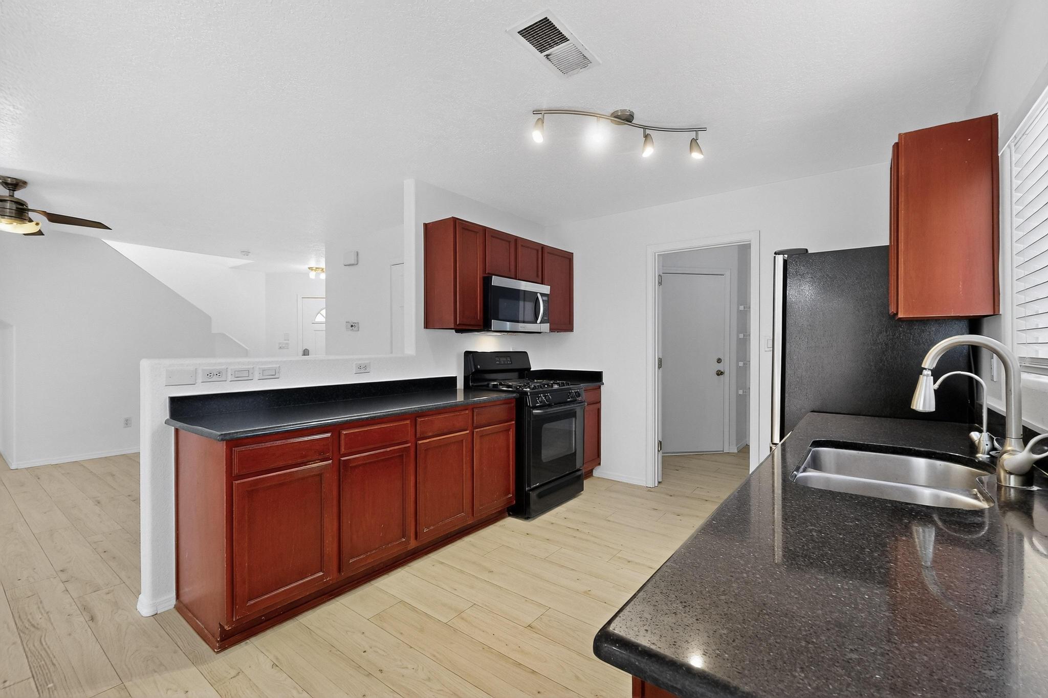 4247 Altura Vista Lane NE