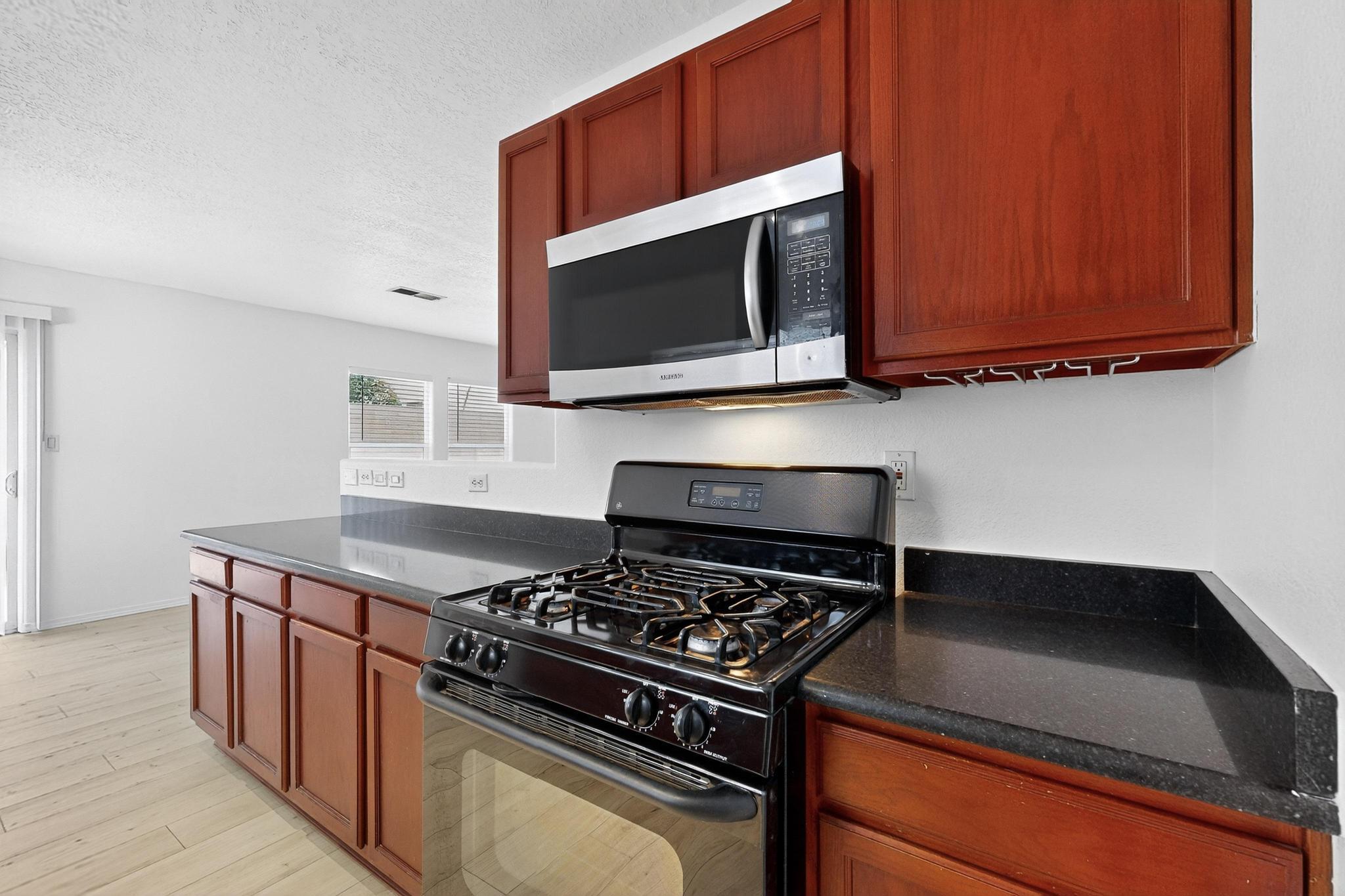 4247 Altura Vista Lane NE