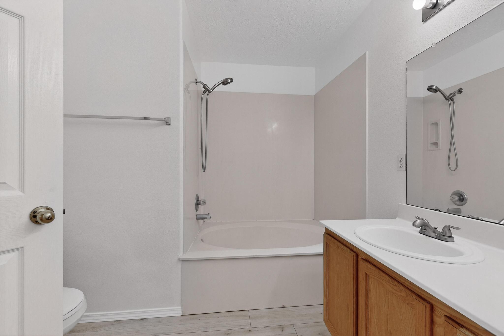 4247 Altura Vista Lane NE