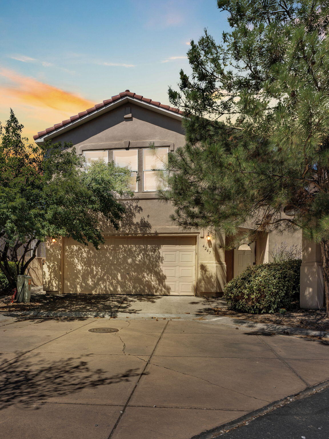 4247 Altura Vista Lane NE