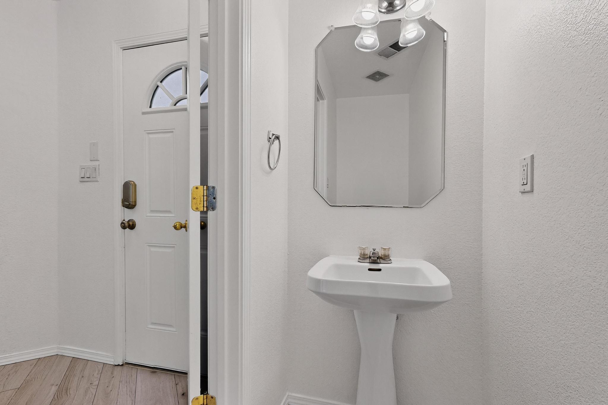 4247 Altura Vista Lane NE