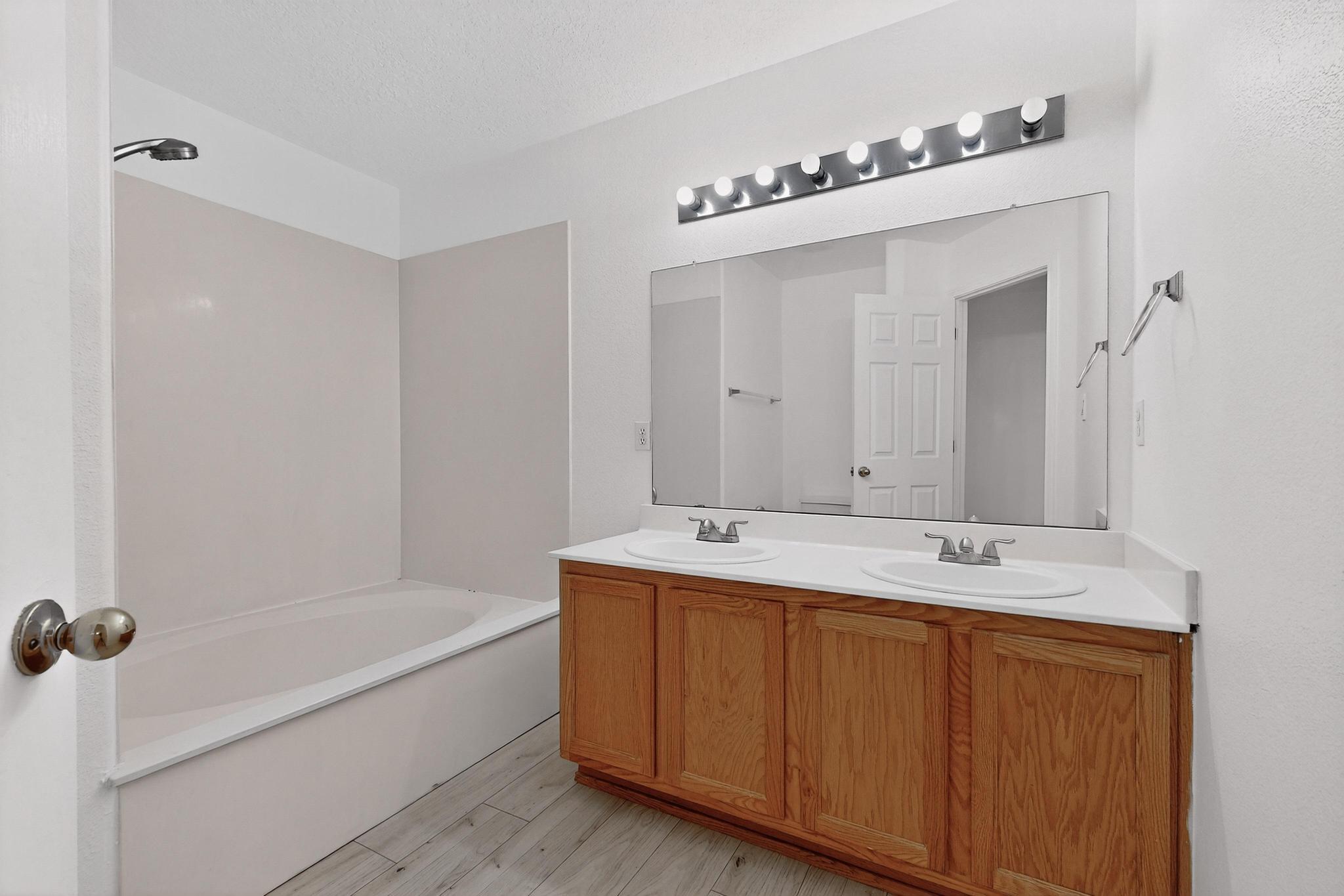 4247 Altura Vista Lane NE