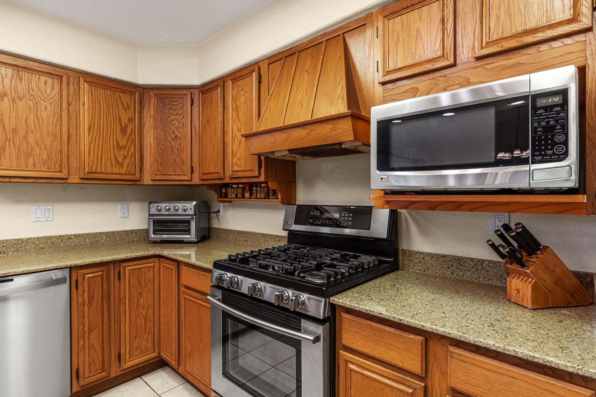 7456 Longview Drive NW