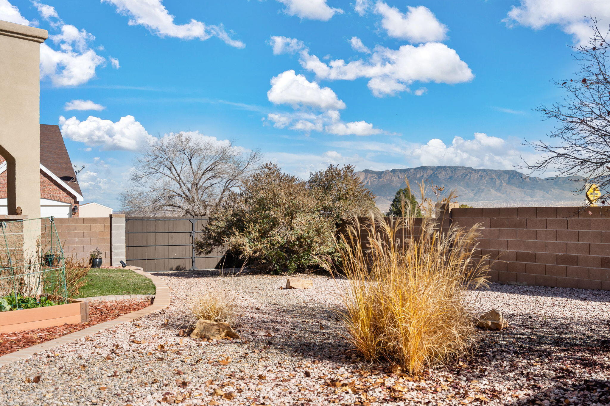 7456 Longview Drive NW