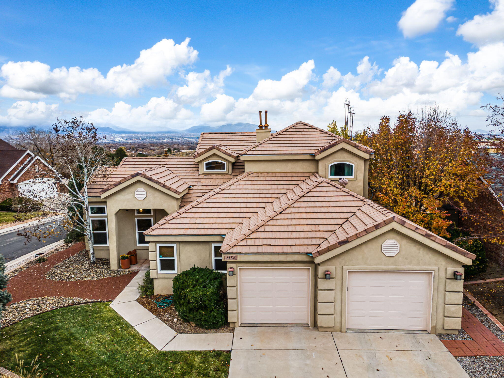 7456 Longview Drive NW