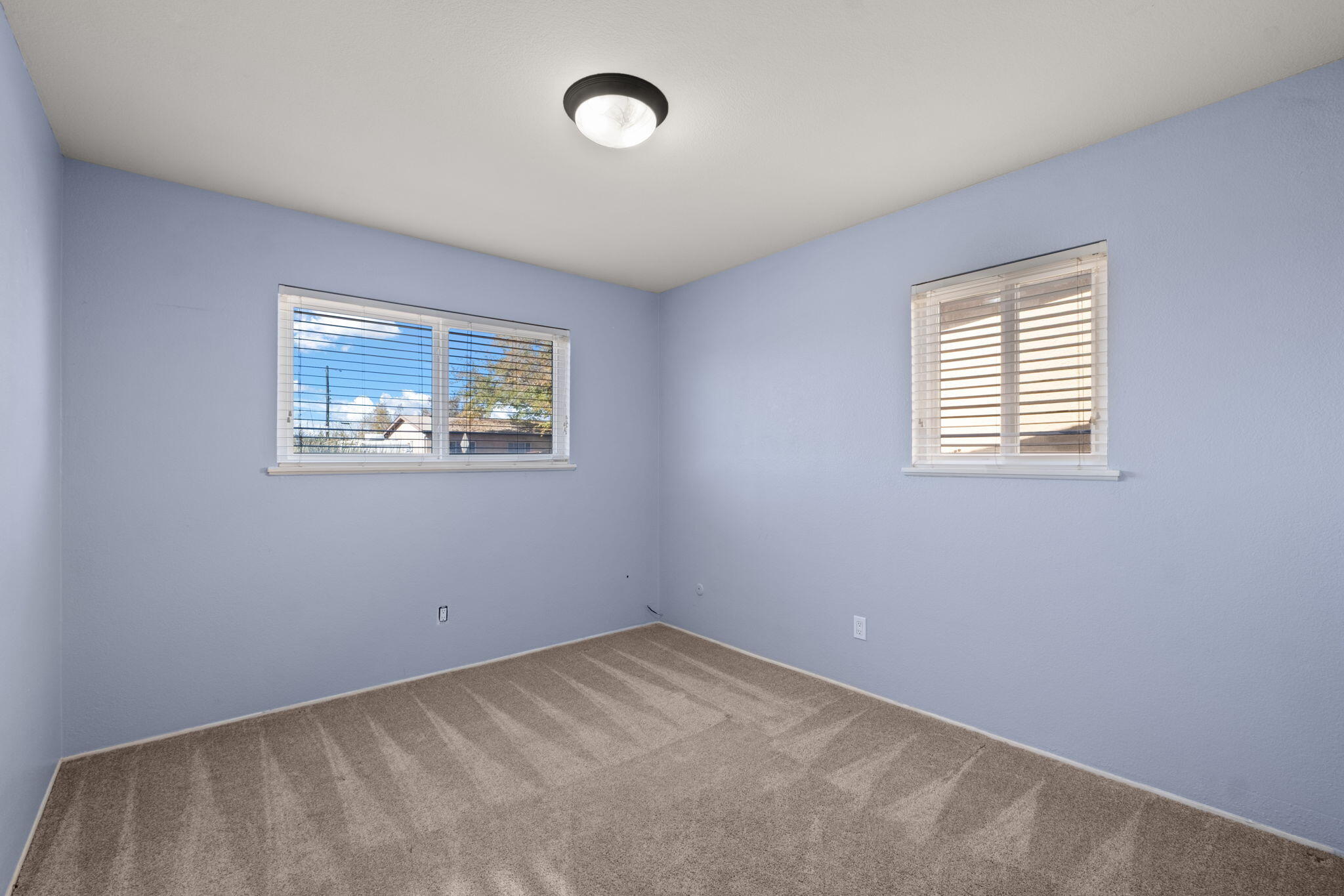 712 Shirley Street NE