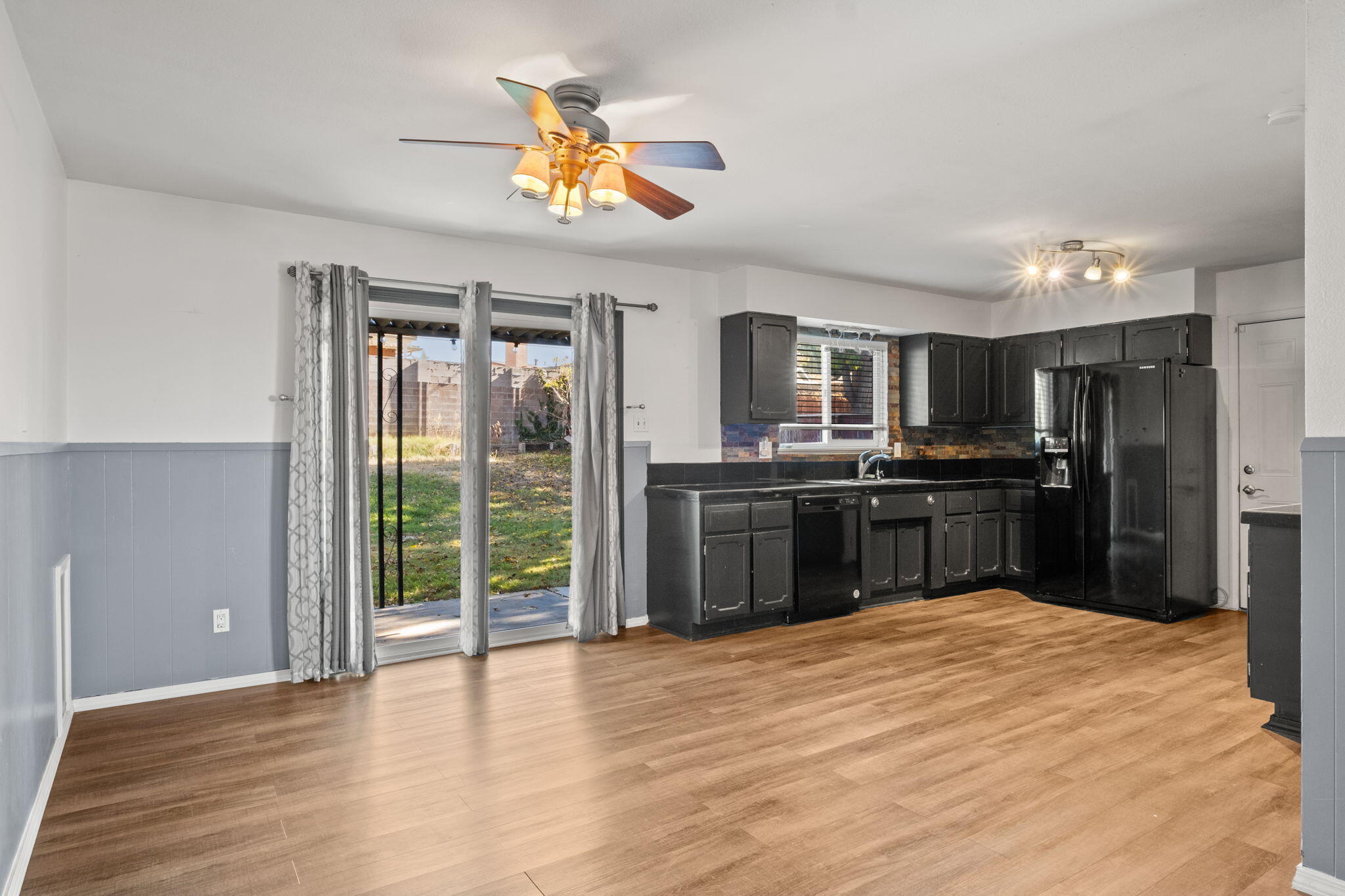 712 Shirley Street NE