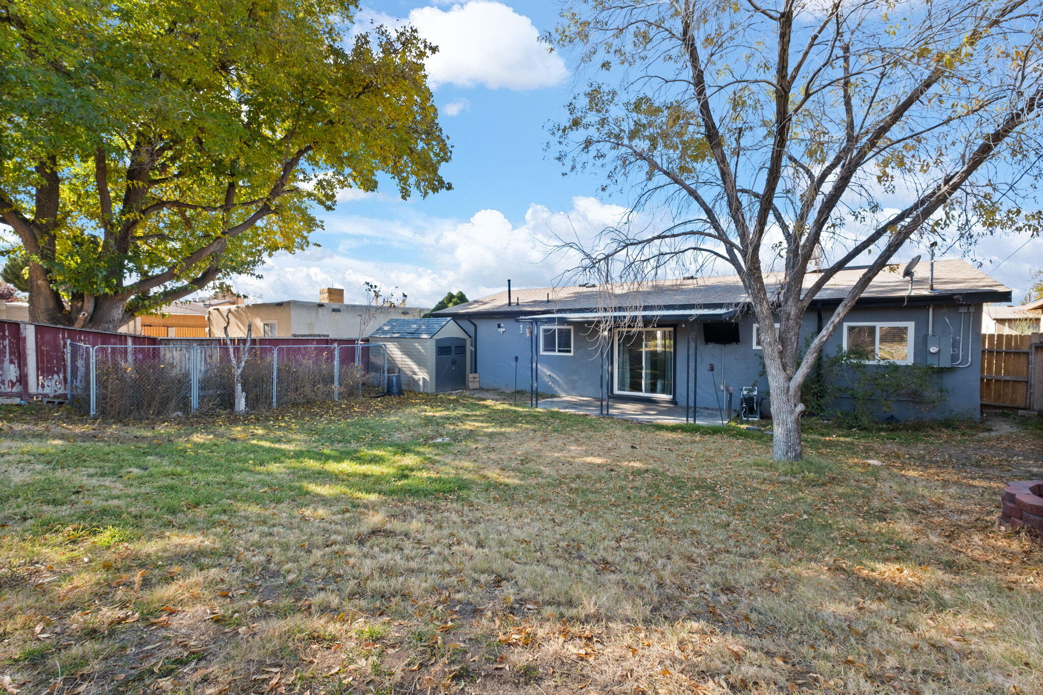 712 Shirley Street NE