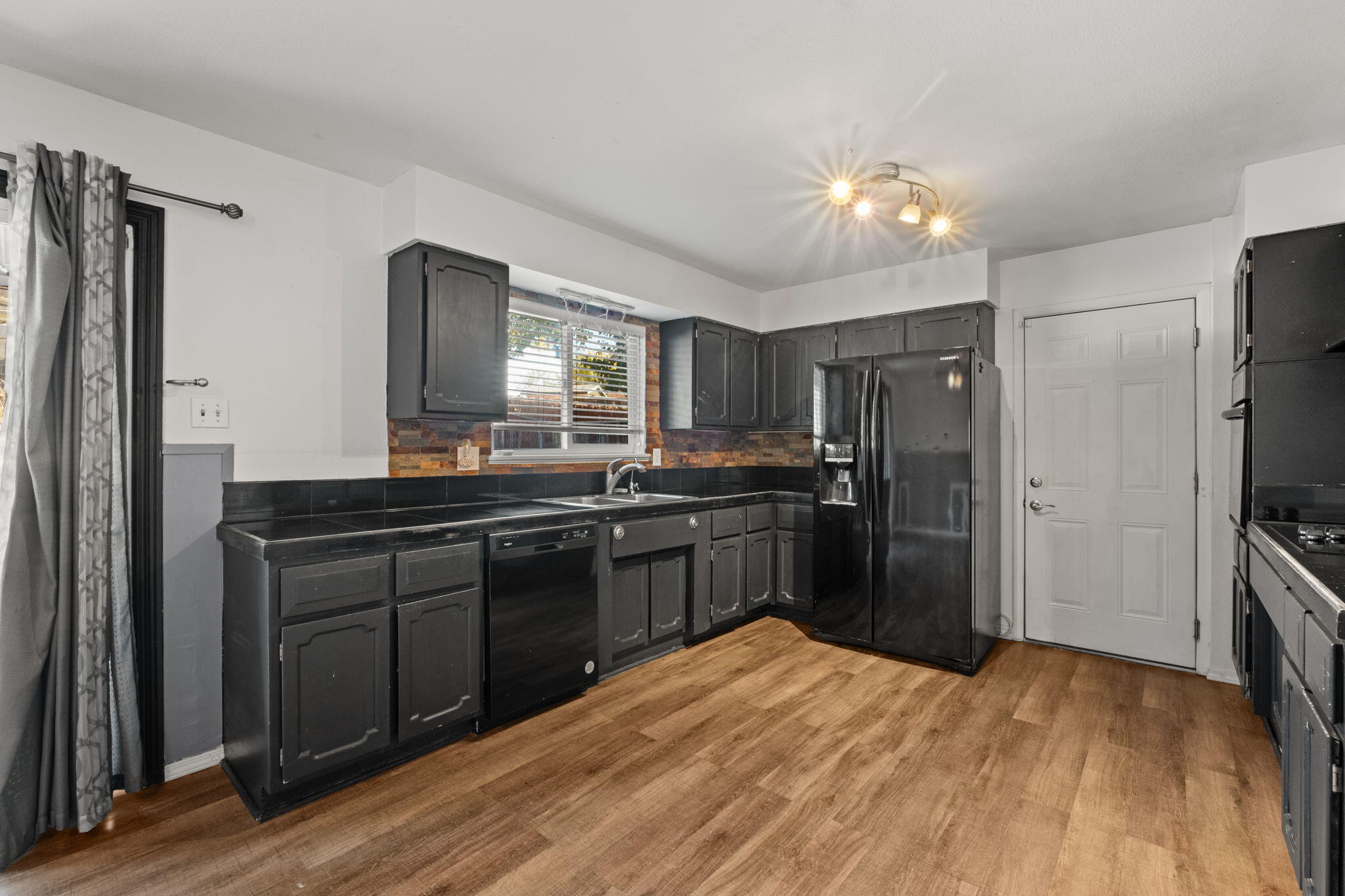 712 Shirley Street NE