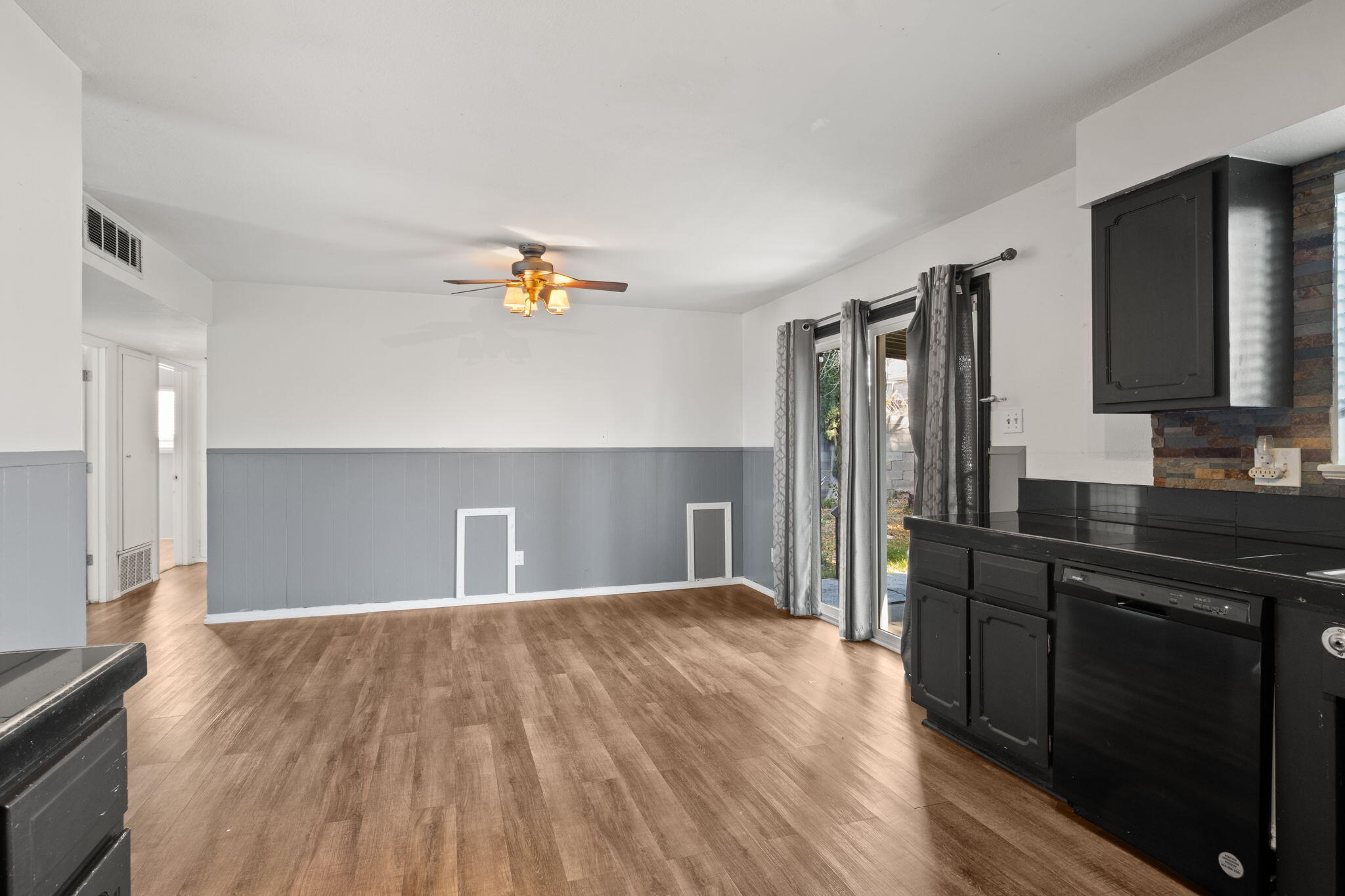 712 Shirley Street NE