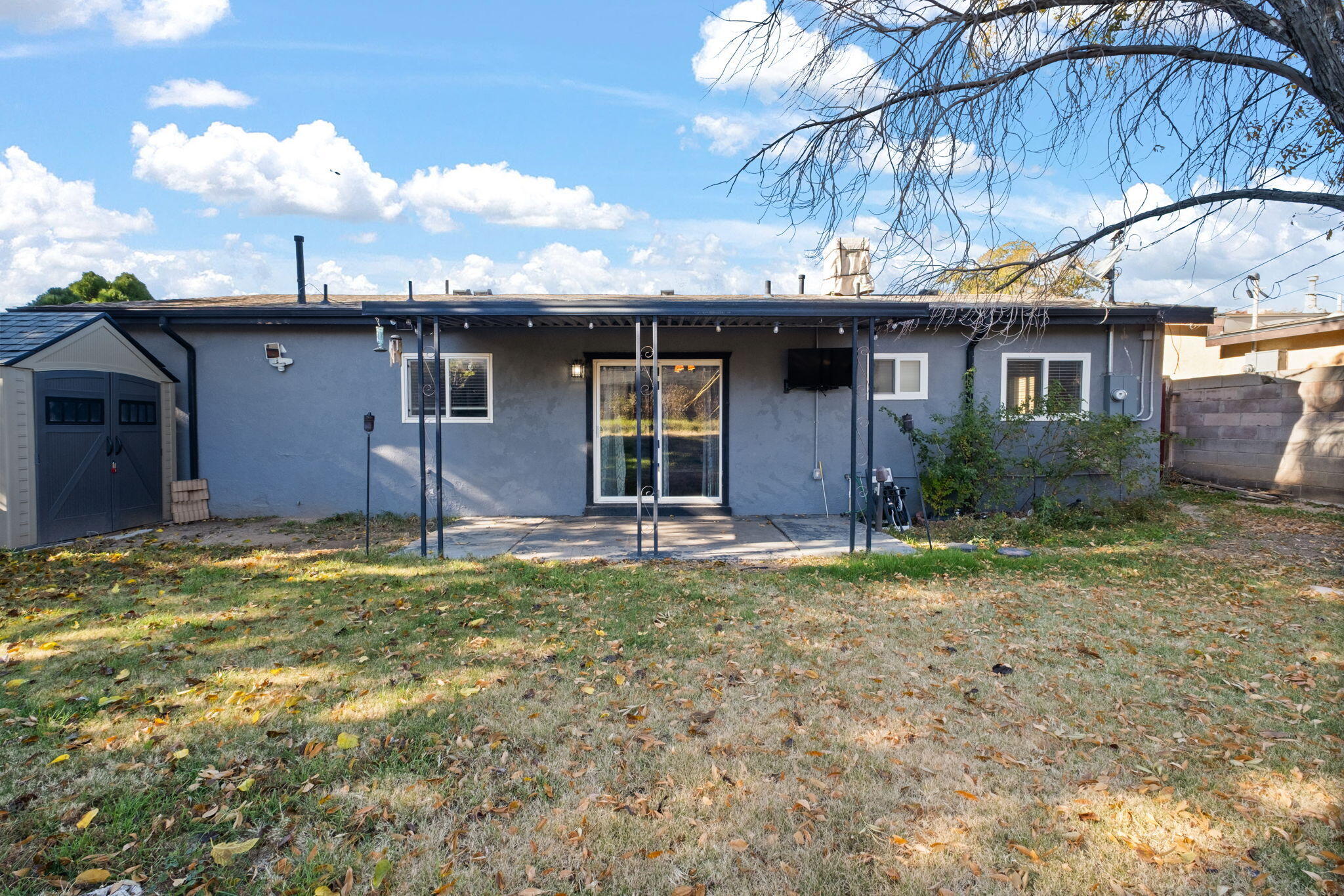 712 Shirley Street NE