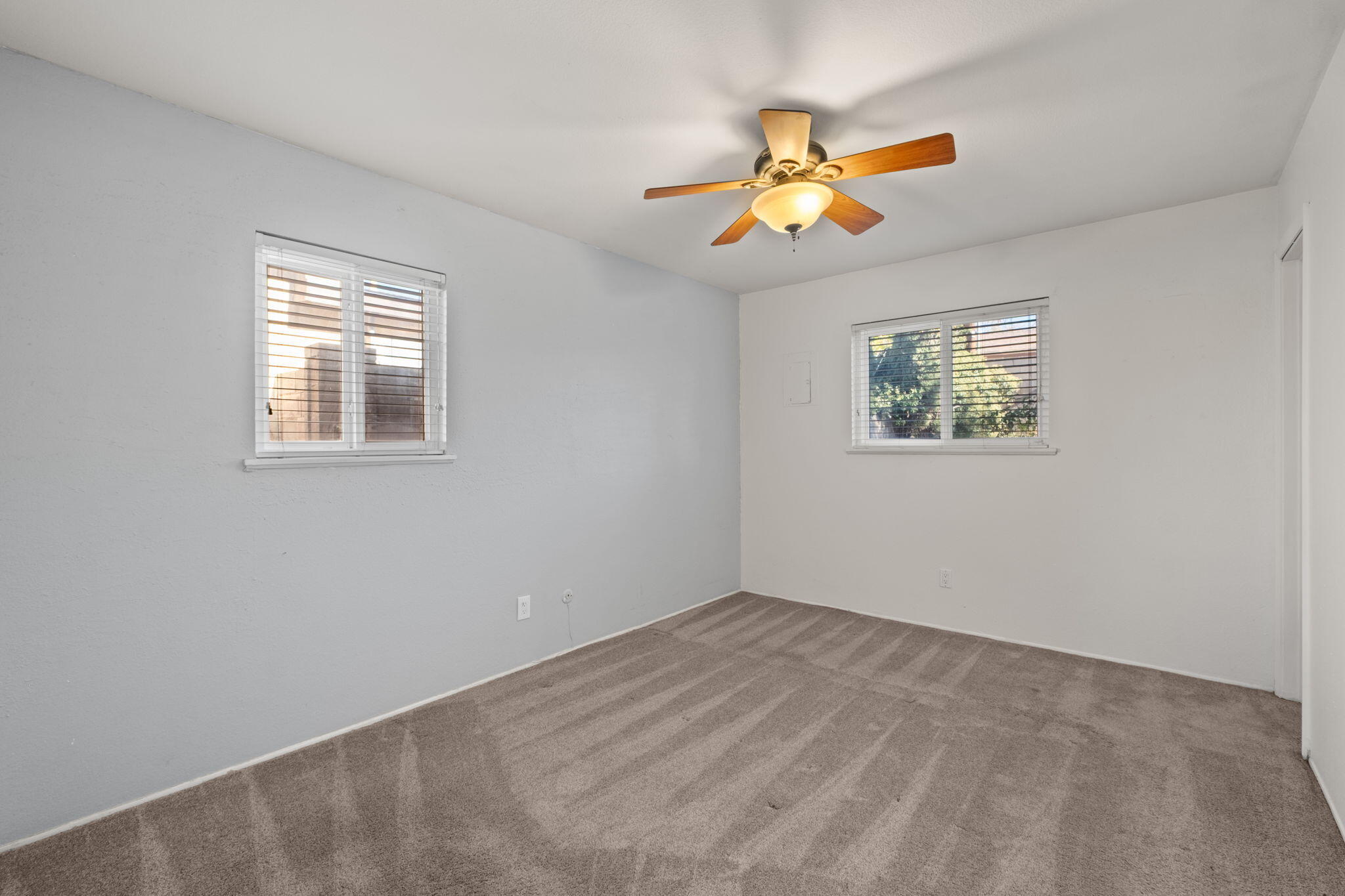 712 Shirley Street NE