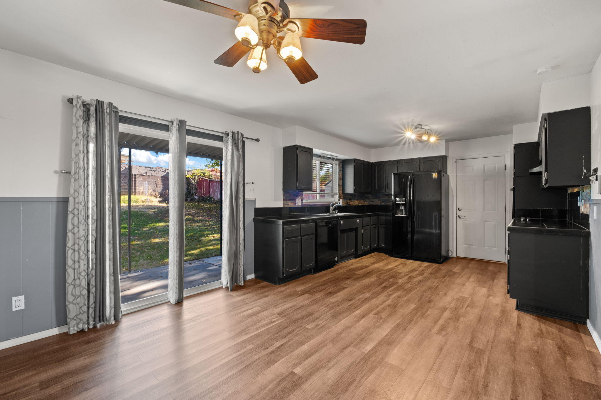 712 Shirley Street NE