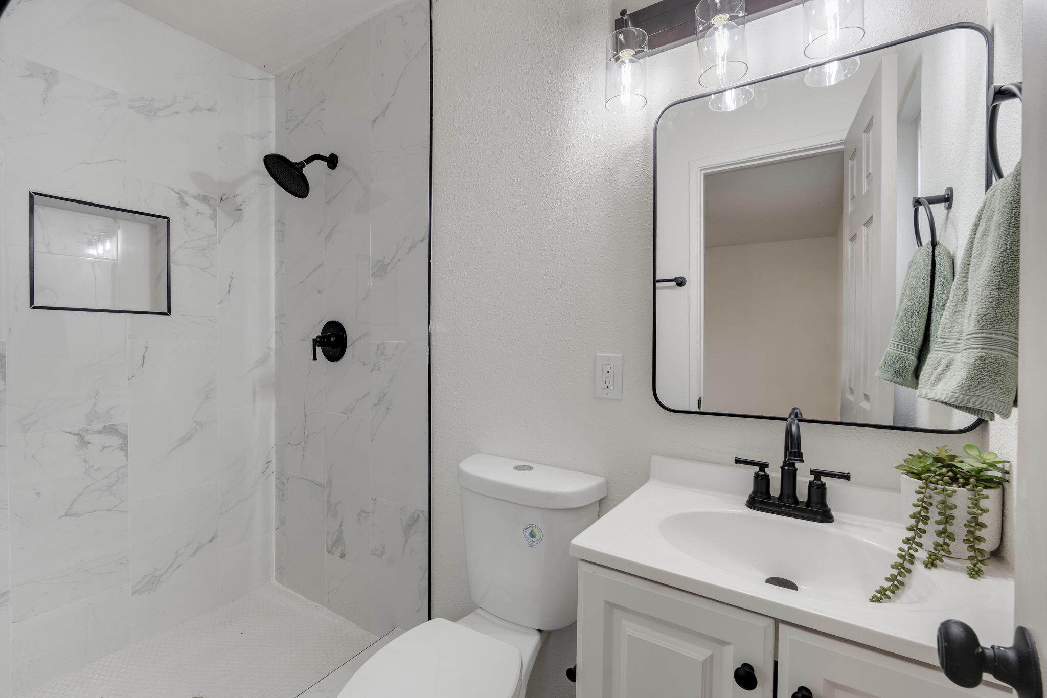 7715 Haines Avenue NE