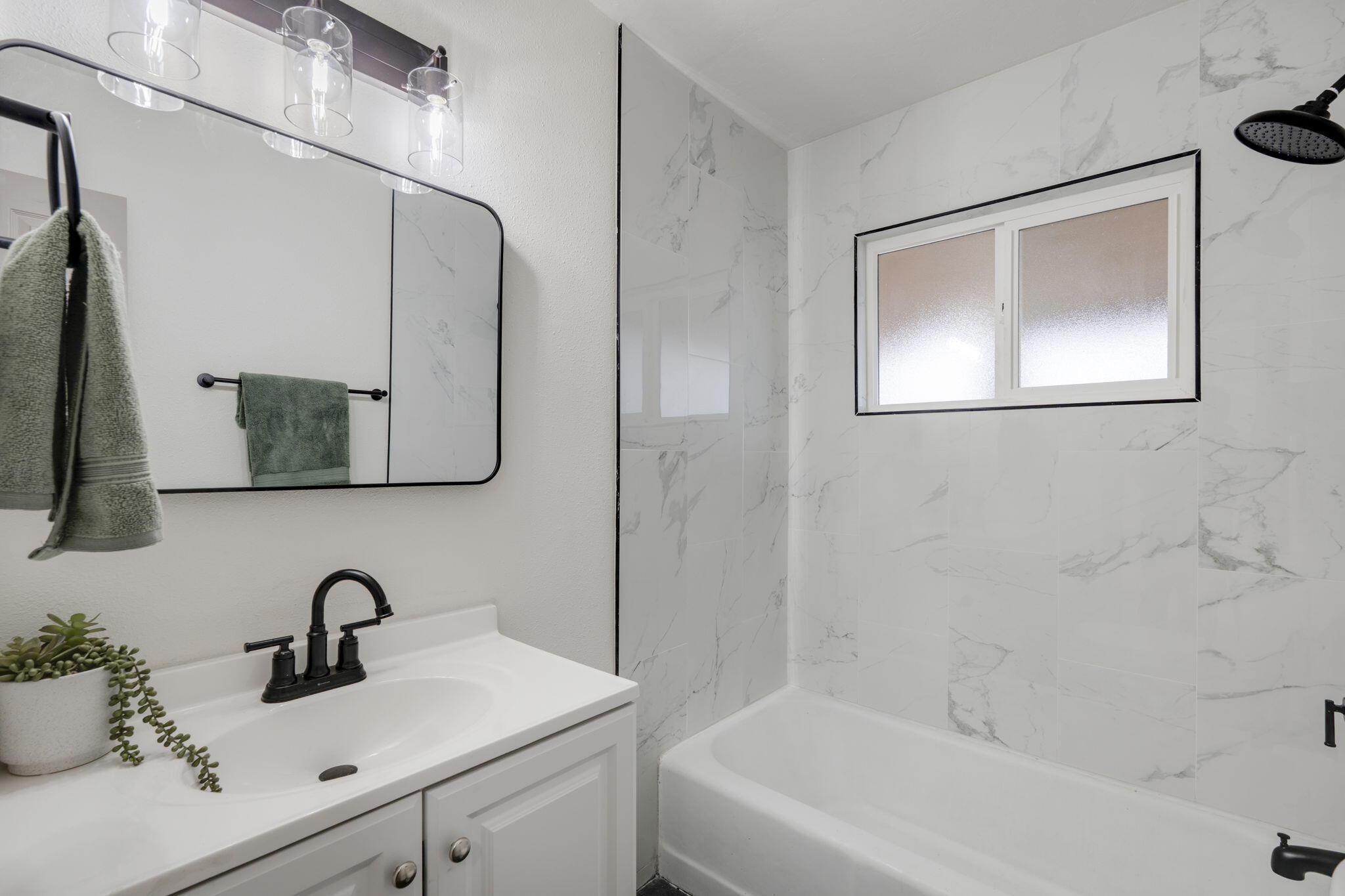 7715 Haines Avenue NE