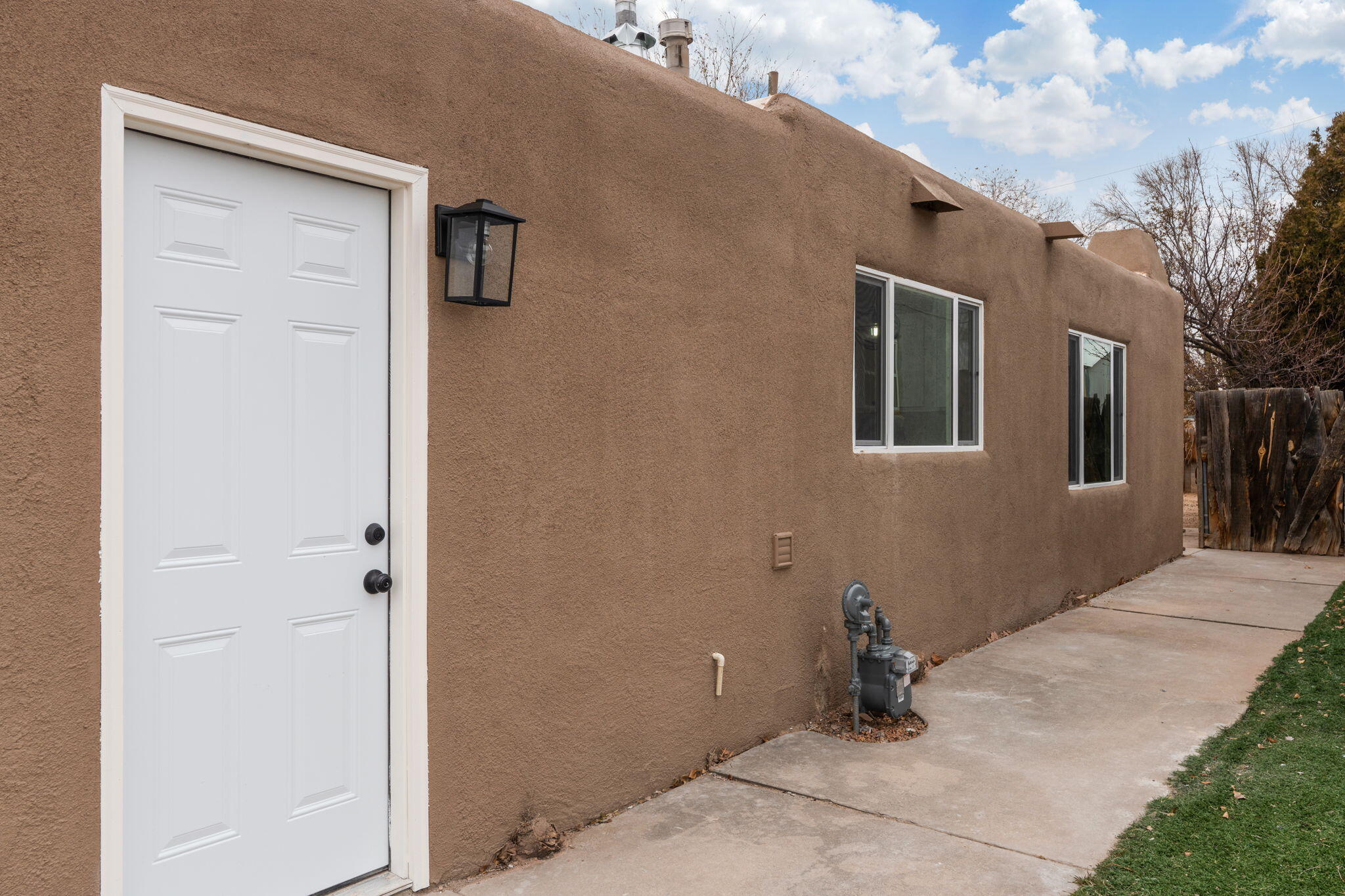 7715 Haines Avenue NE