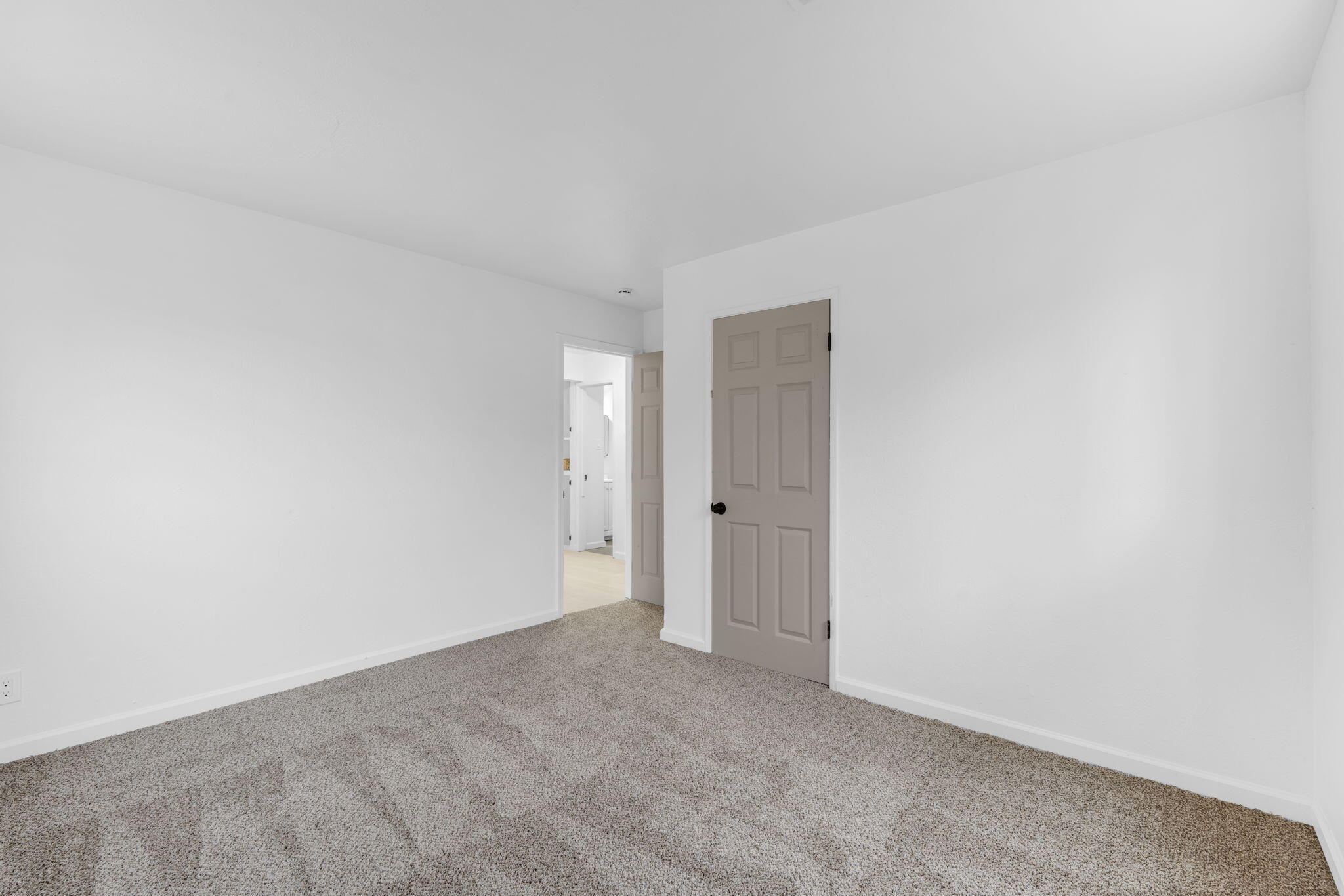 7715 Haines Avenue NE