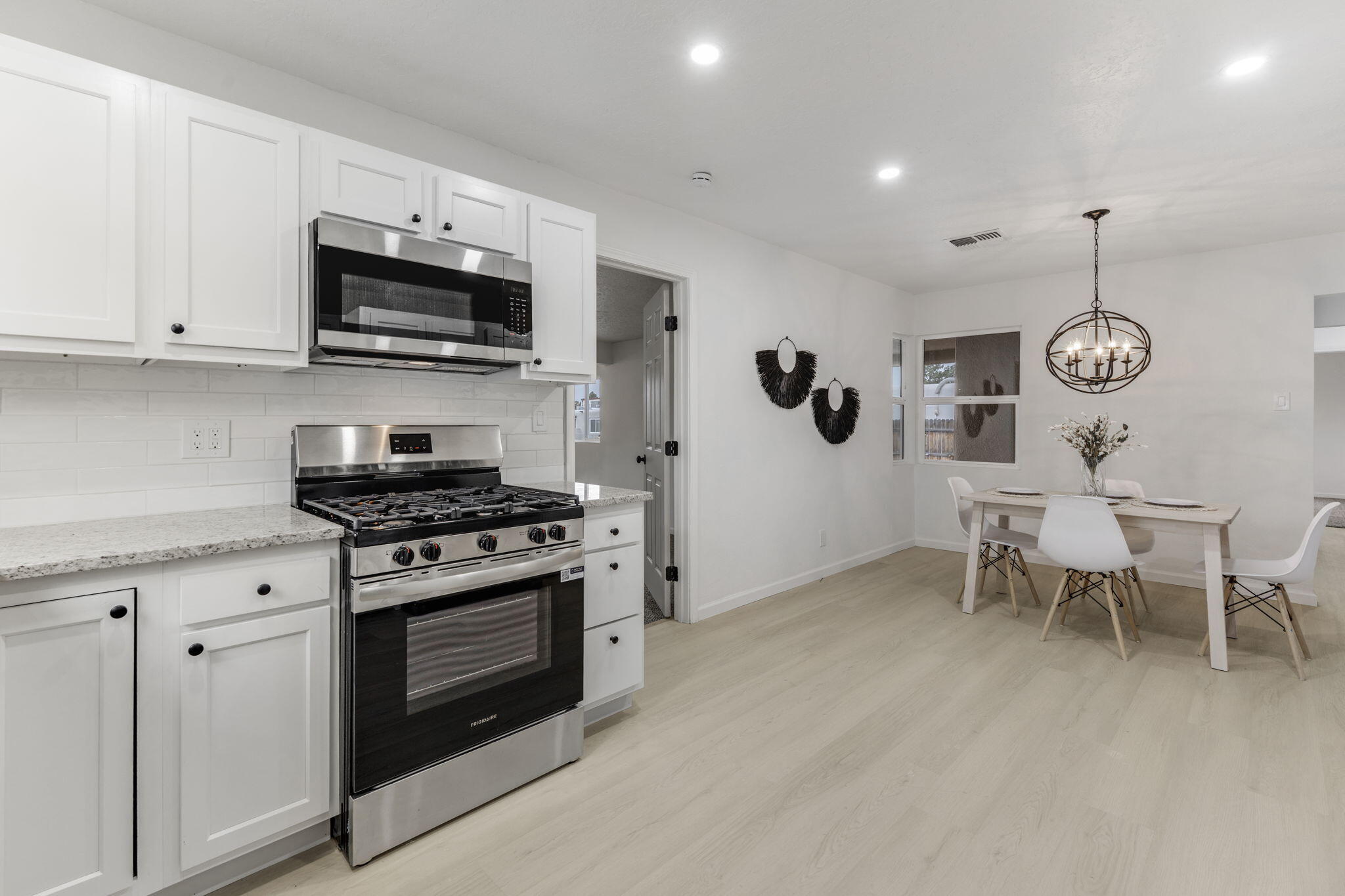 7715 Haines Avenue NE