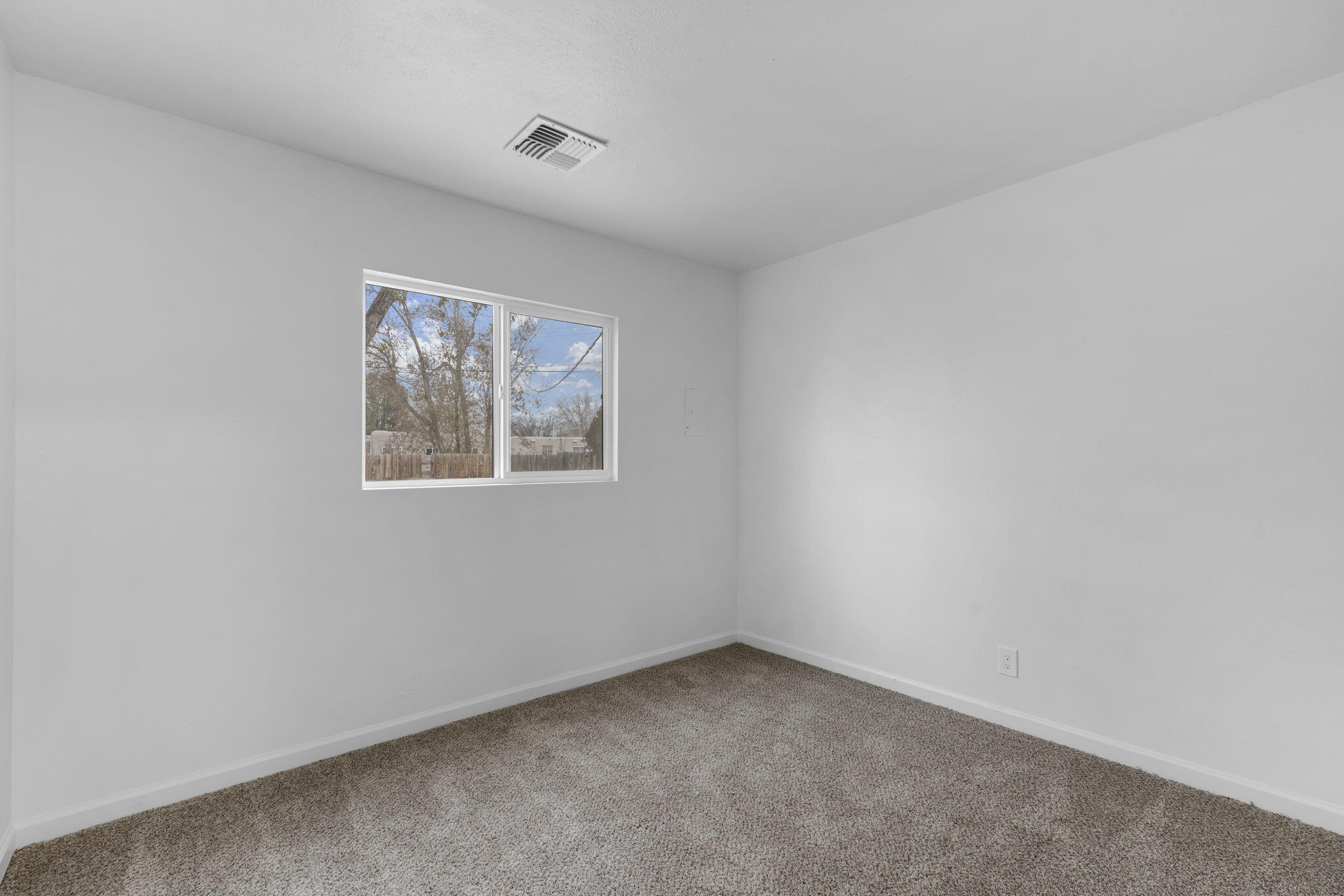 7715 Haines Avenue NE