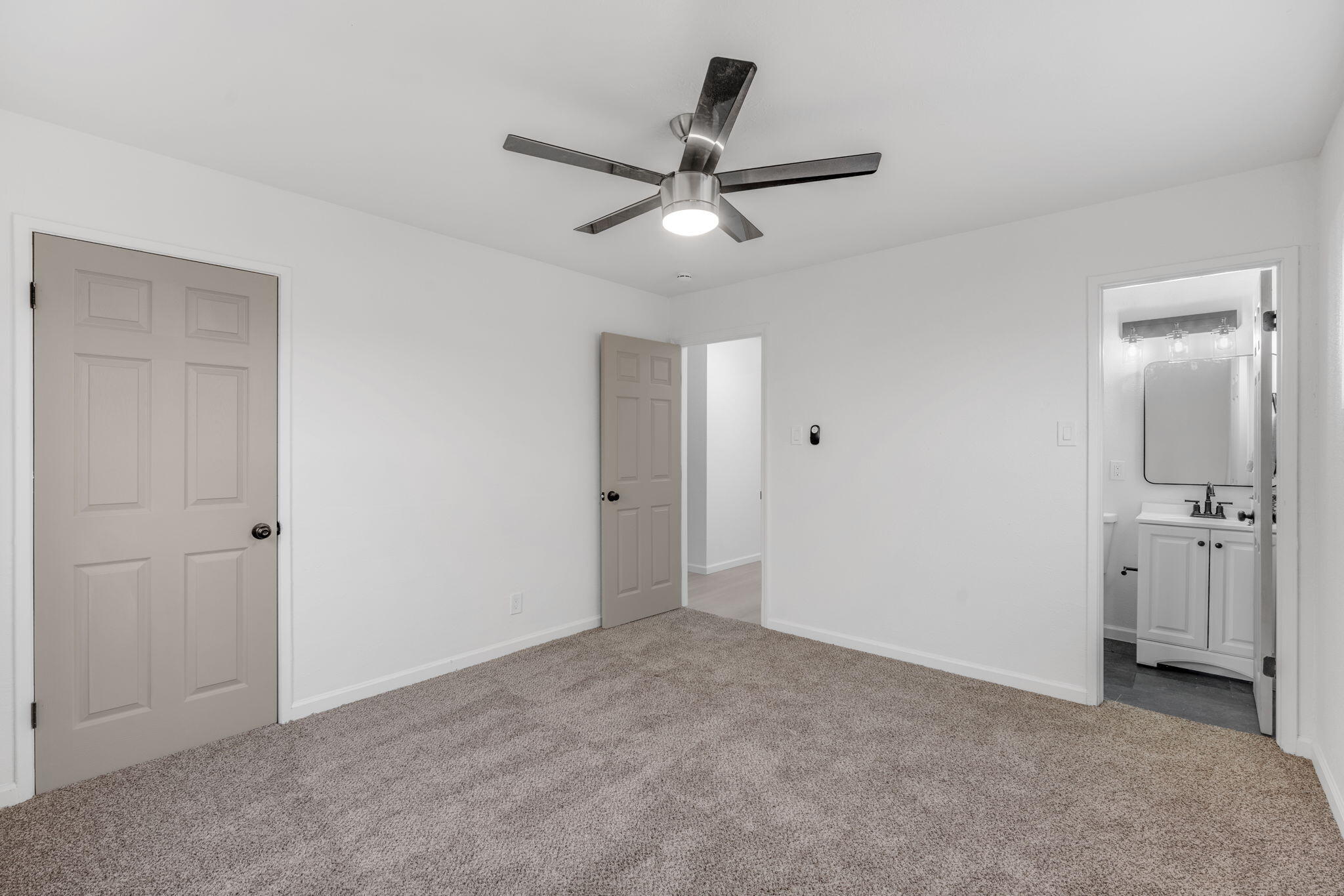 7715 Haines Avenue NE