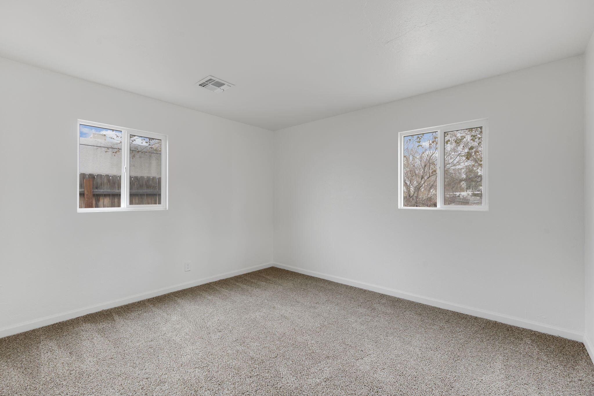 7715 Haines Avenue NE