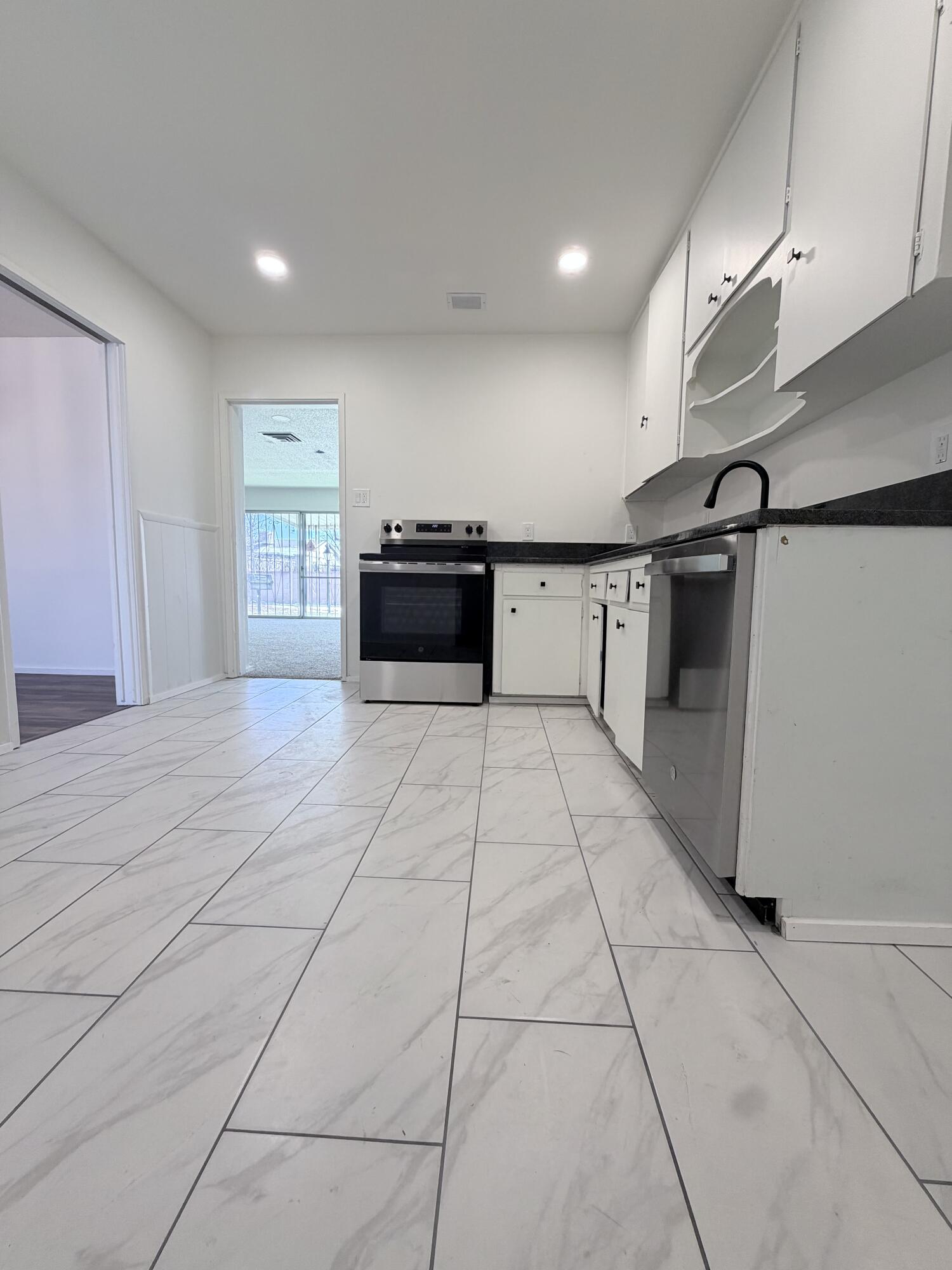 8906 Lexington Avenue NE