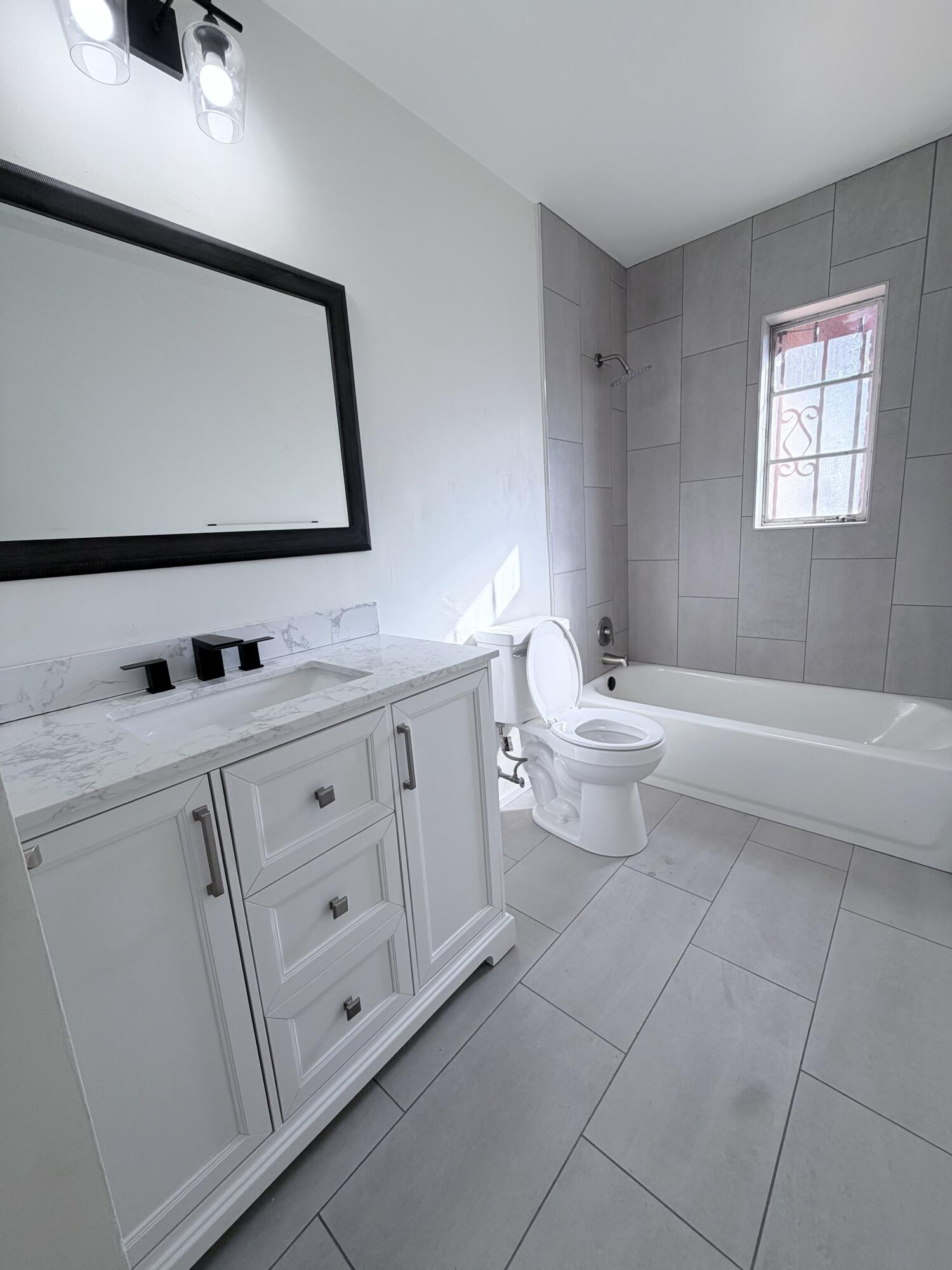 8906 Lexington Avenue NE