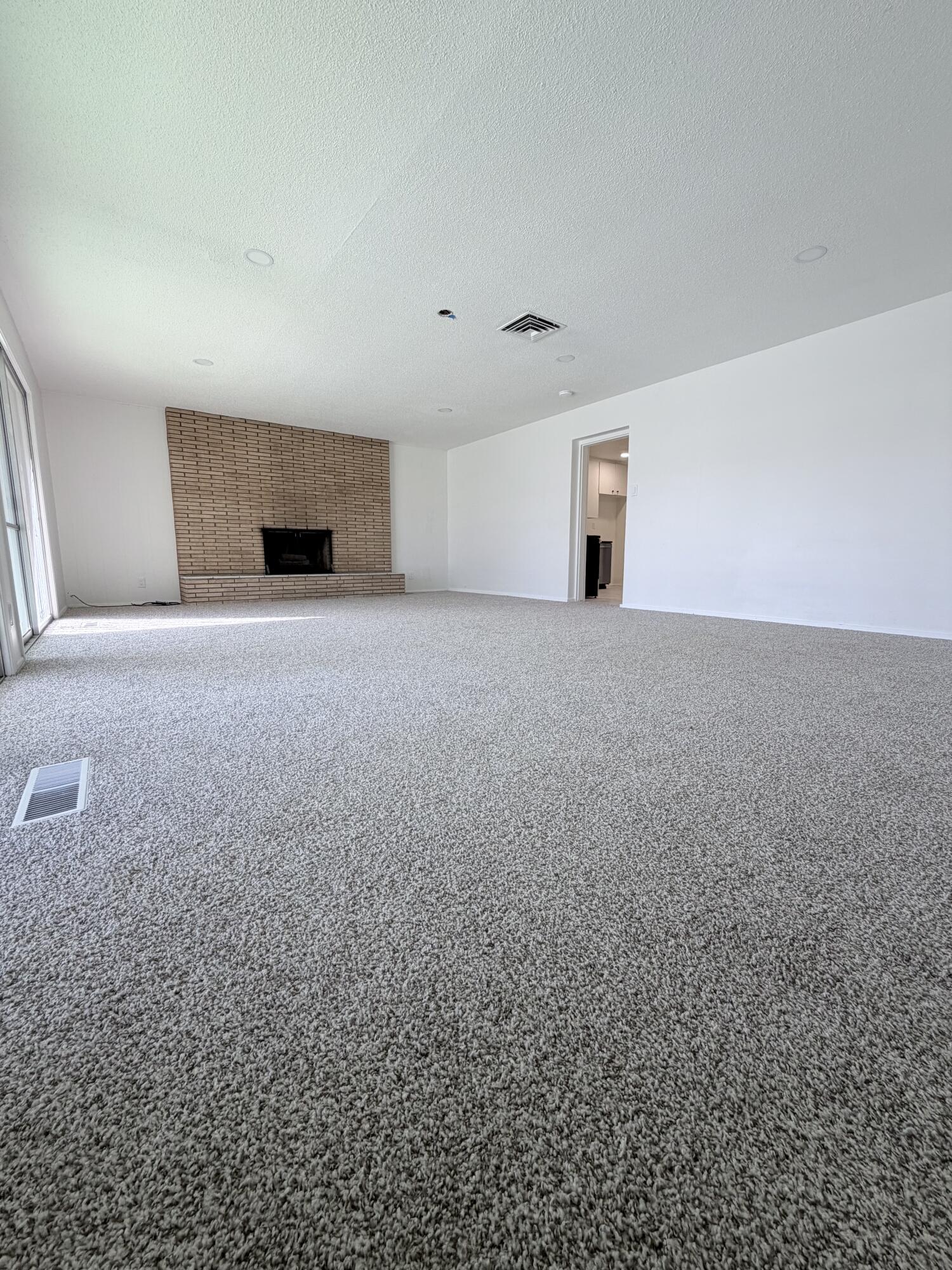 8906 Lexington Avenue NE