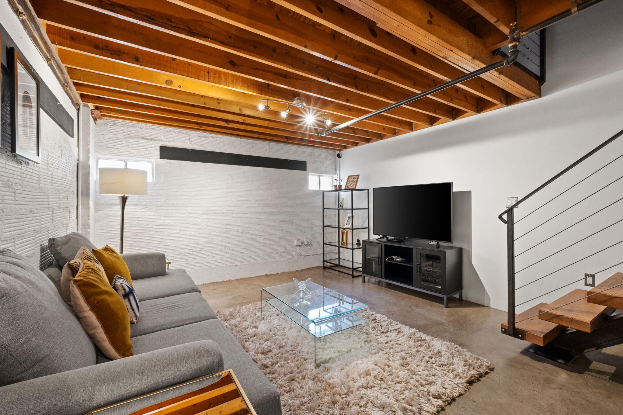 2001 Gold Avenue SE 3