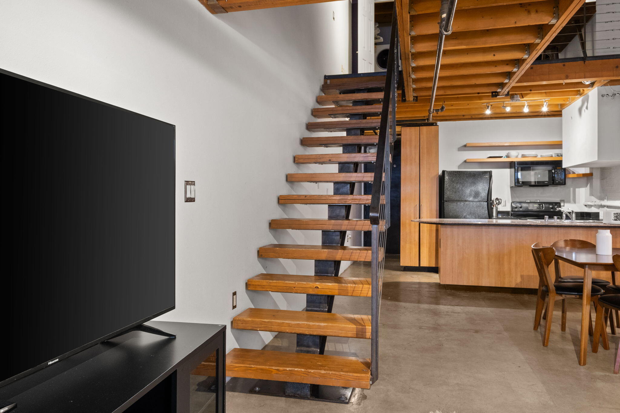 2001 Gold Avenue SE 3