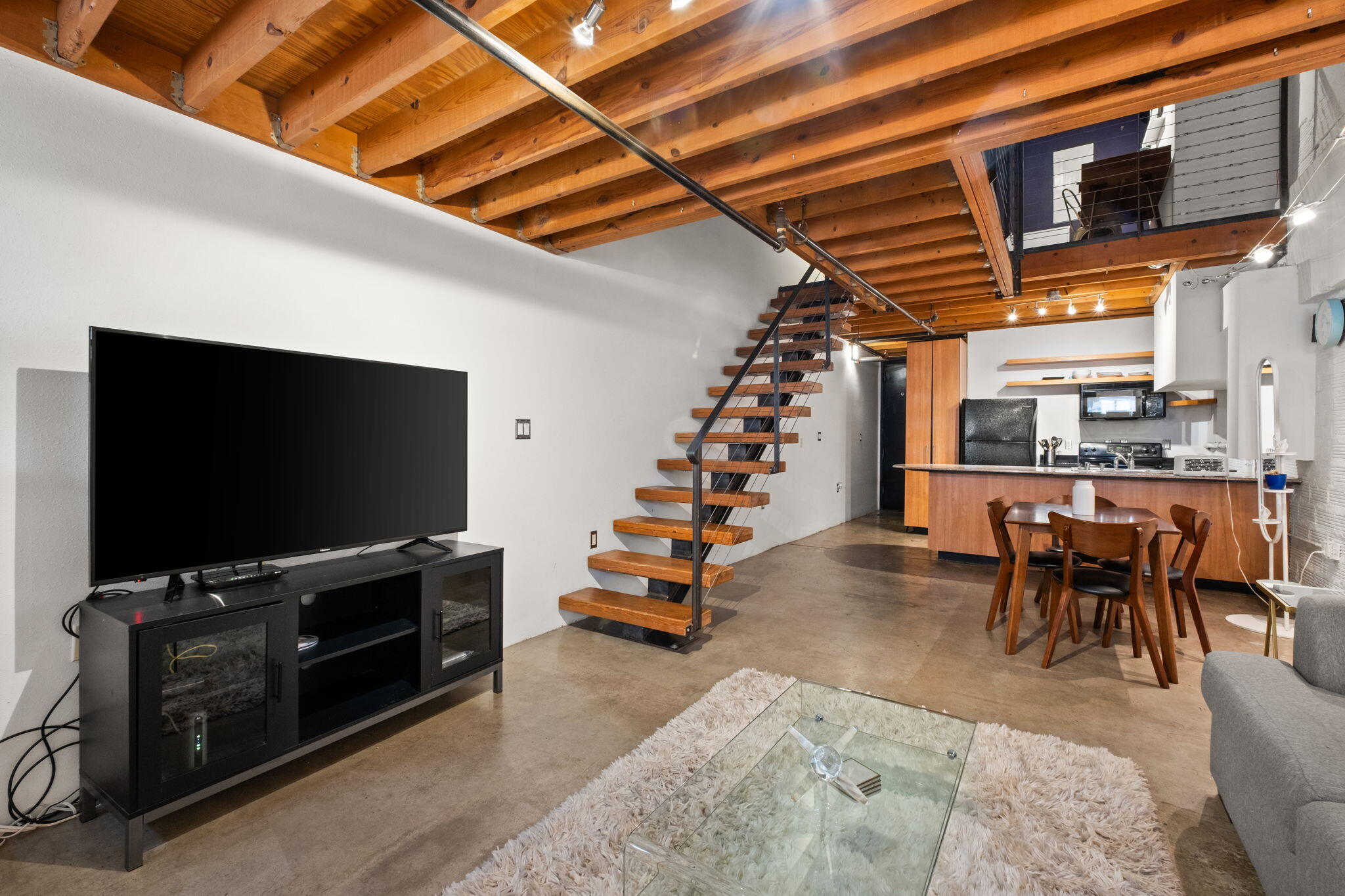 2001 Gold Avenue SE 3