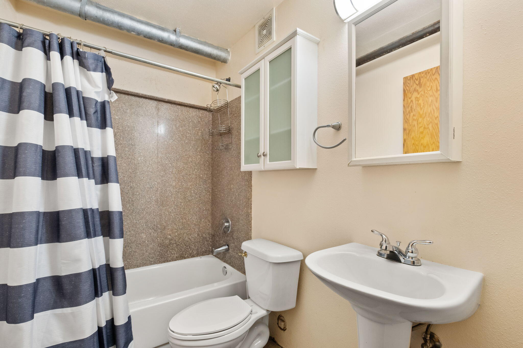 2001 Gold Avenue SE 3