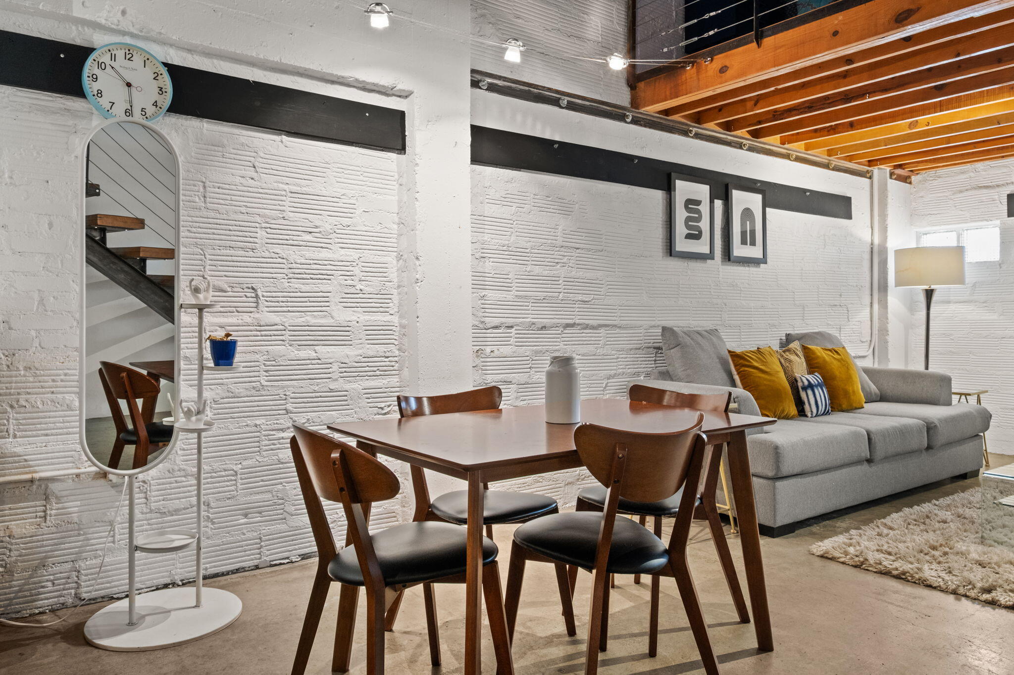 2001 Gold Avenue SE 3