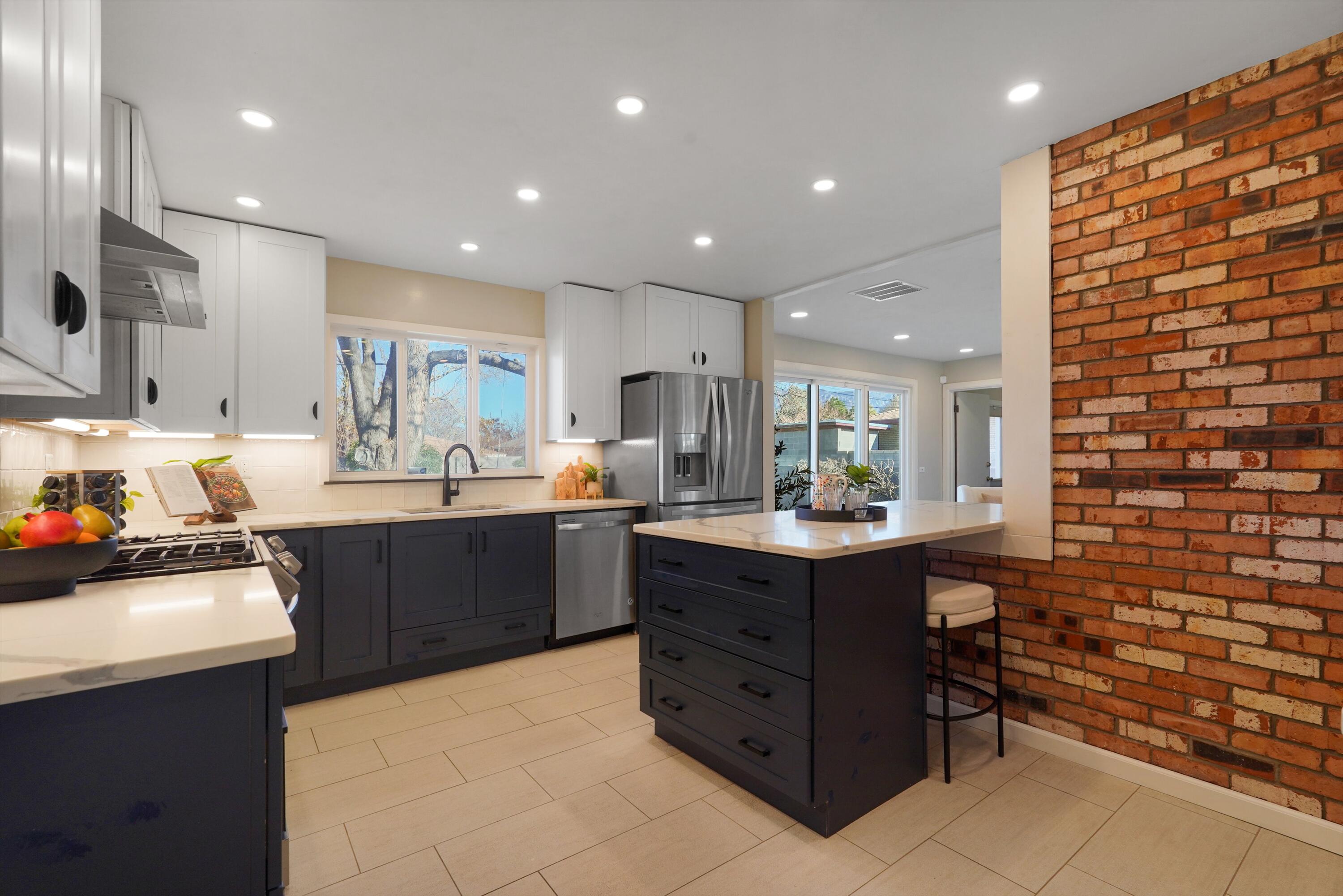 7513 Gladden Avenue NE