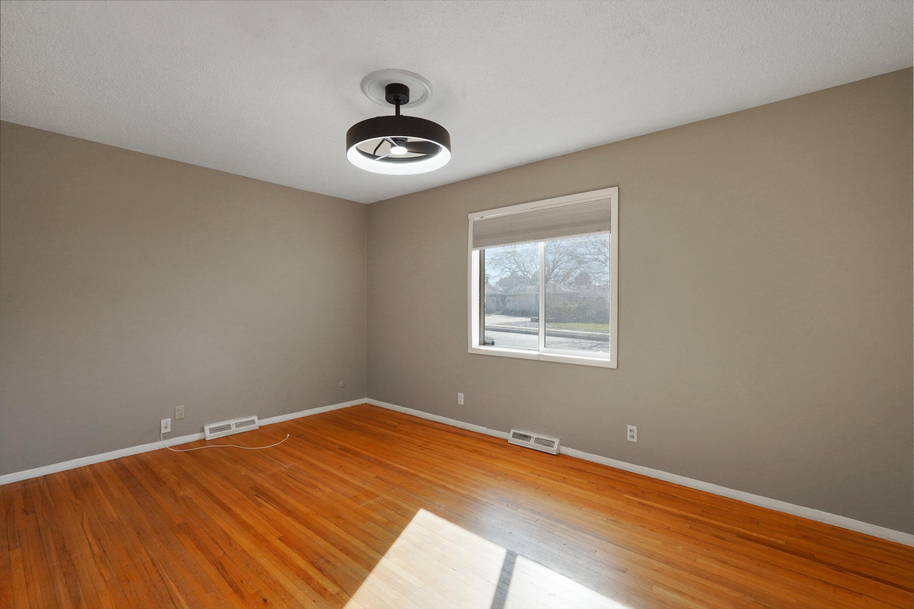 7513 Gladden Avenue NE